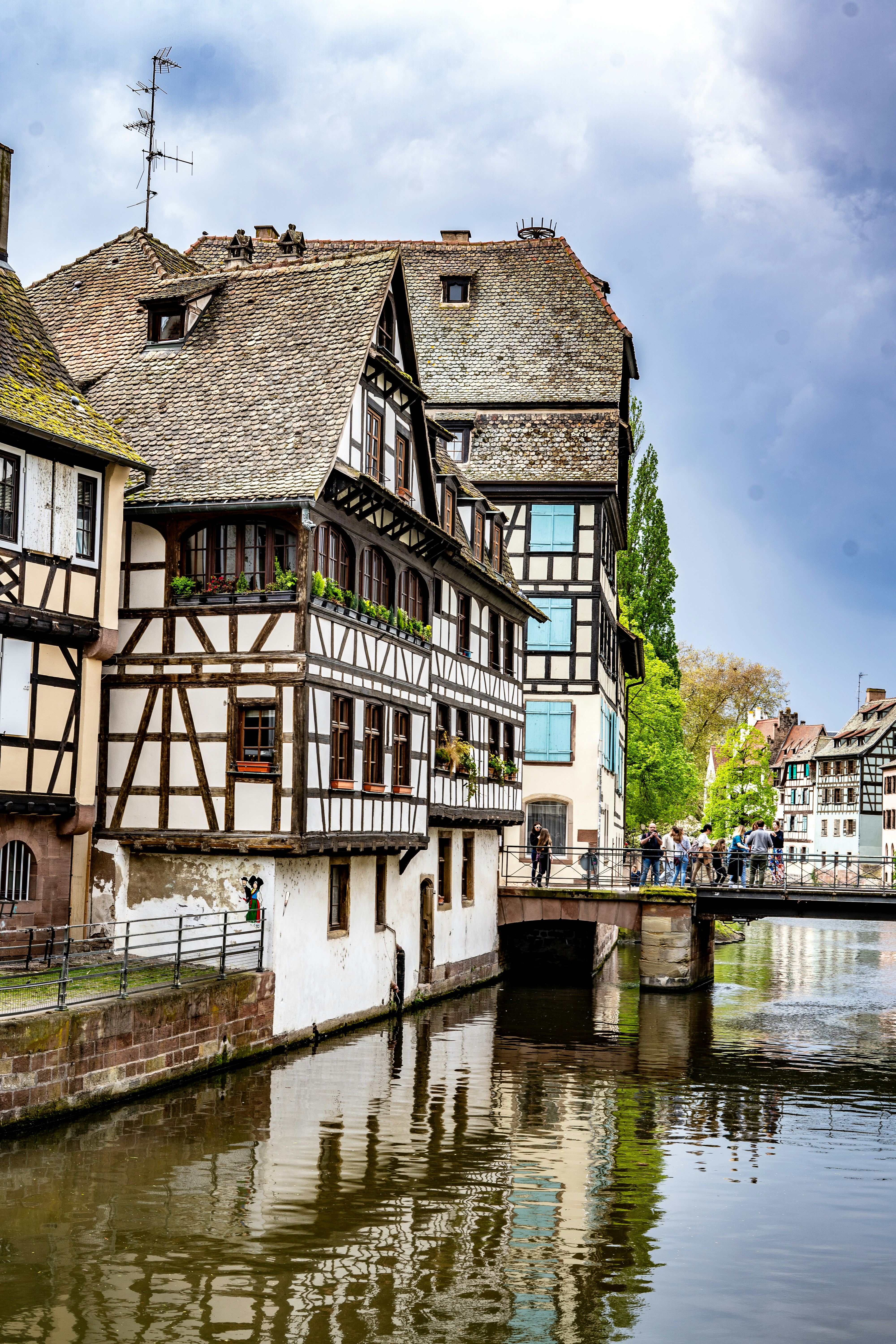 Típicos canales de estrasburgo donde encontrarás consignas de Bounce cerca