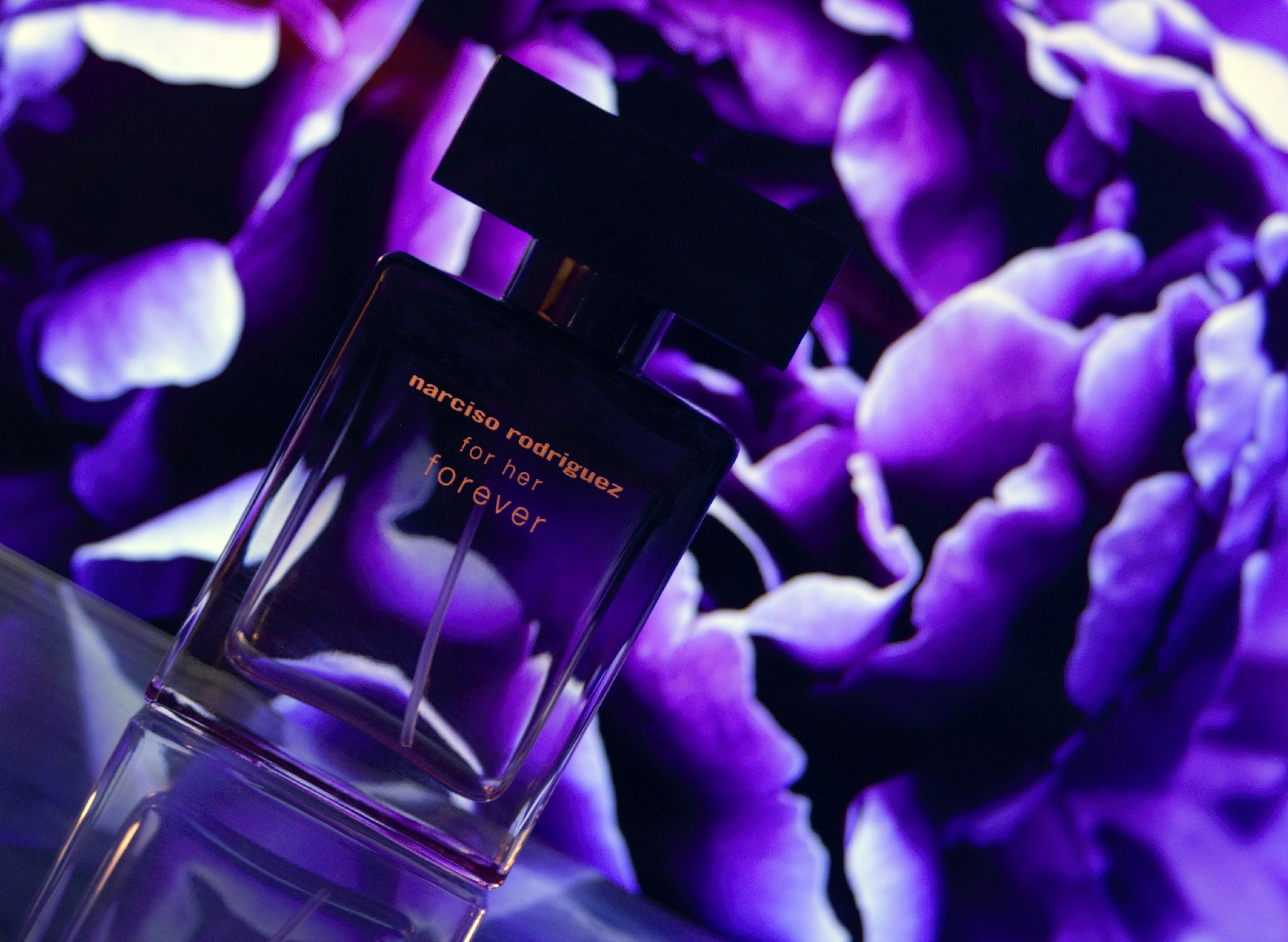 What perfume does rihanna wear