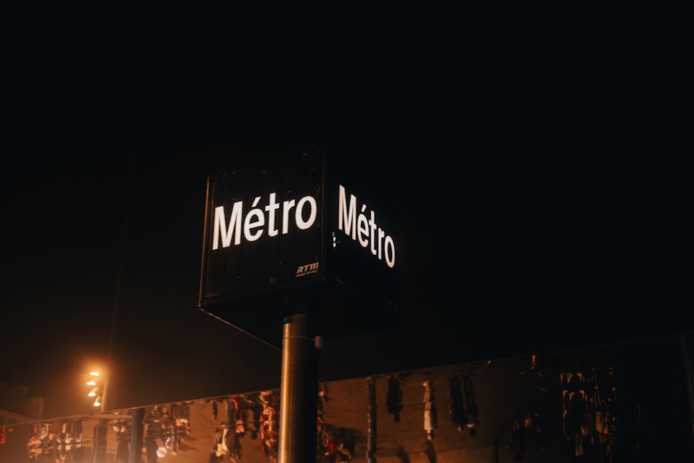 a street sign that reads metro metro at night
