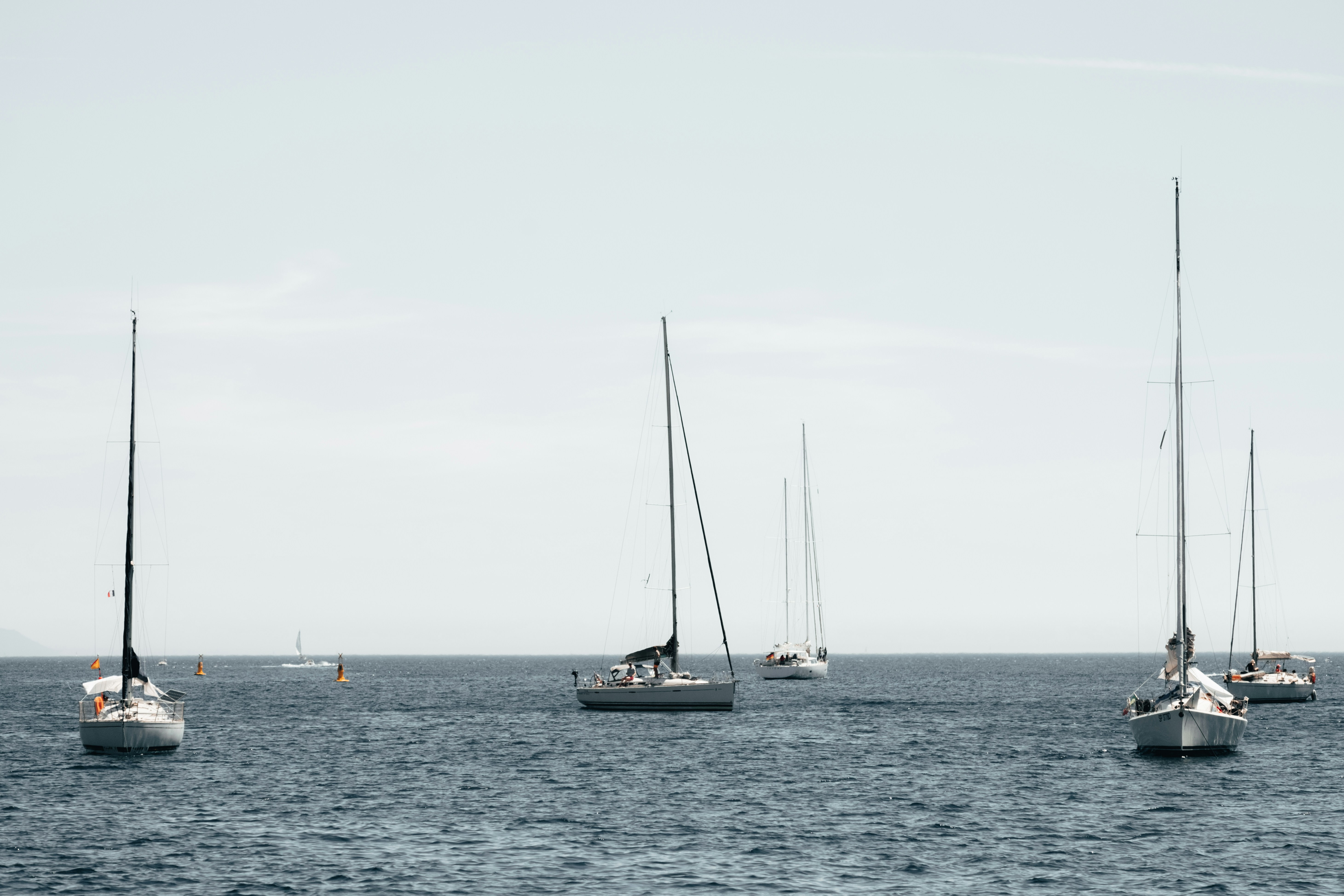 Photo by k_sariwating