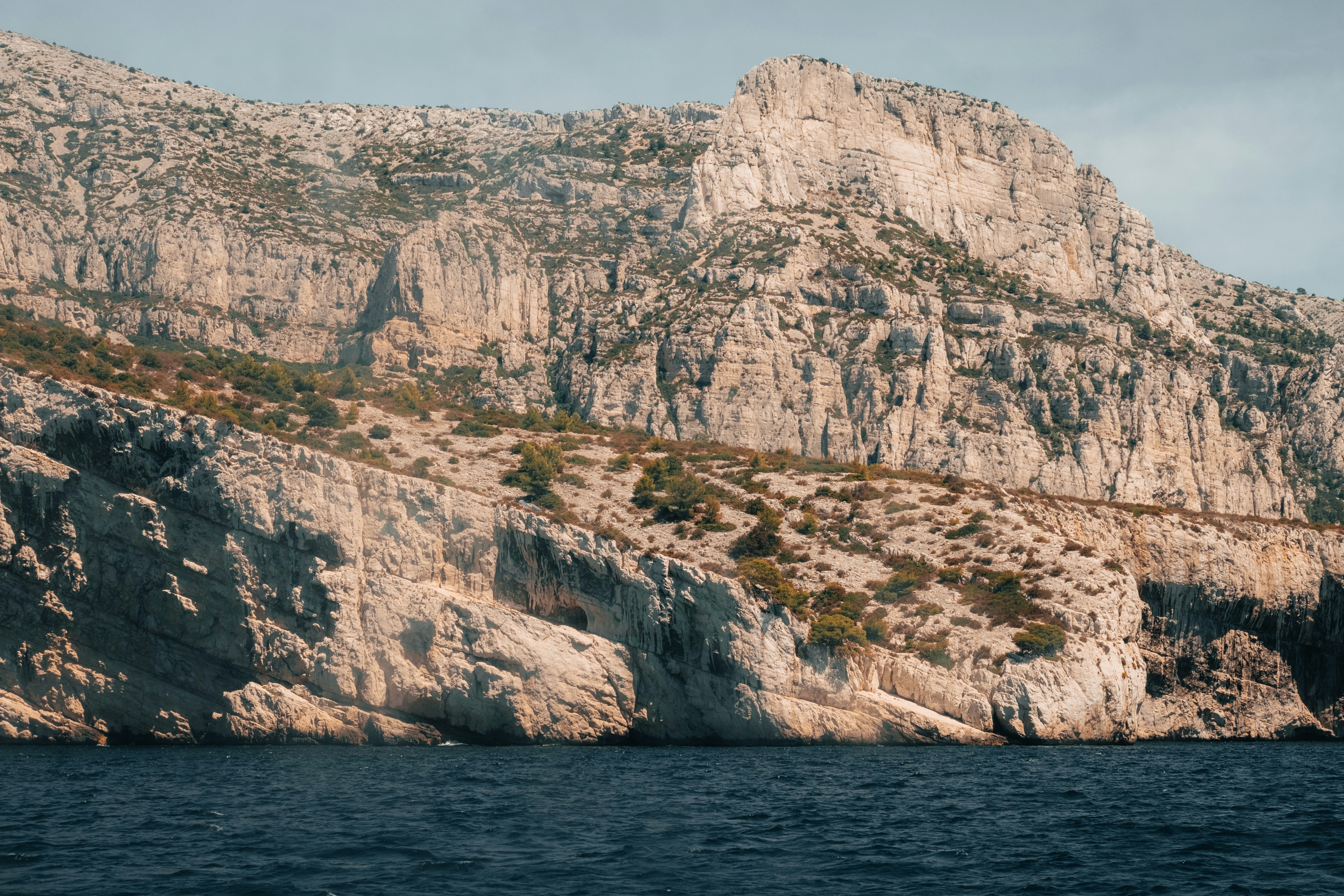 Photo by k_sariwating