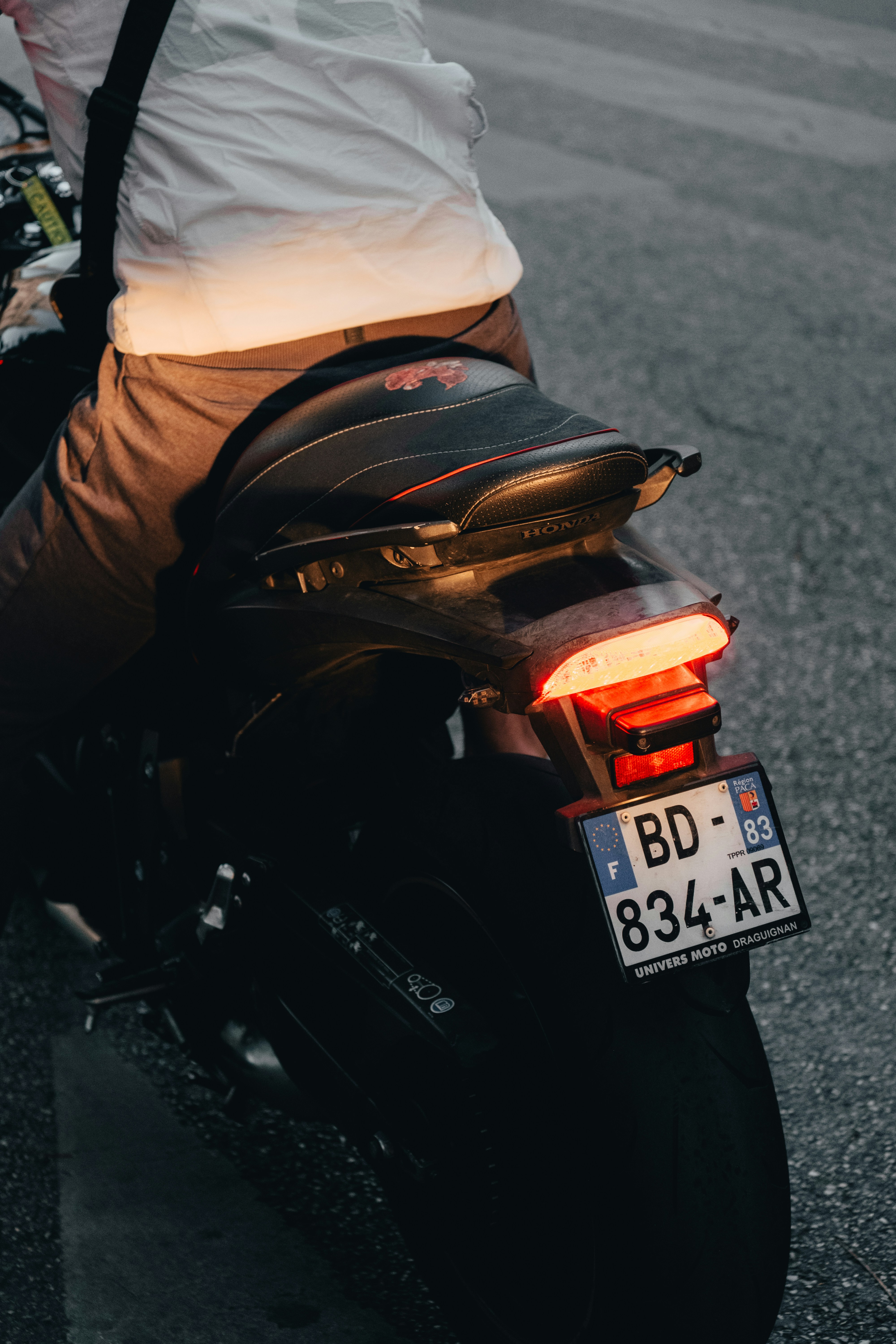 Photo by k_sariwating