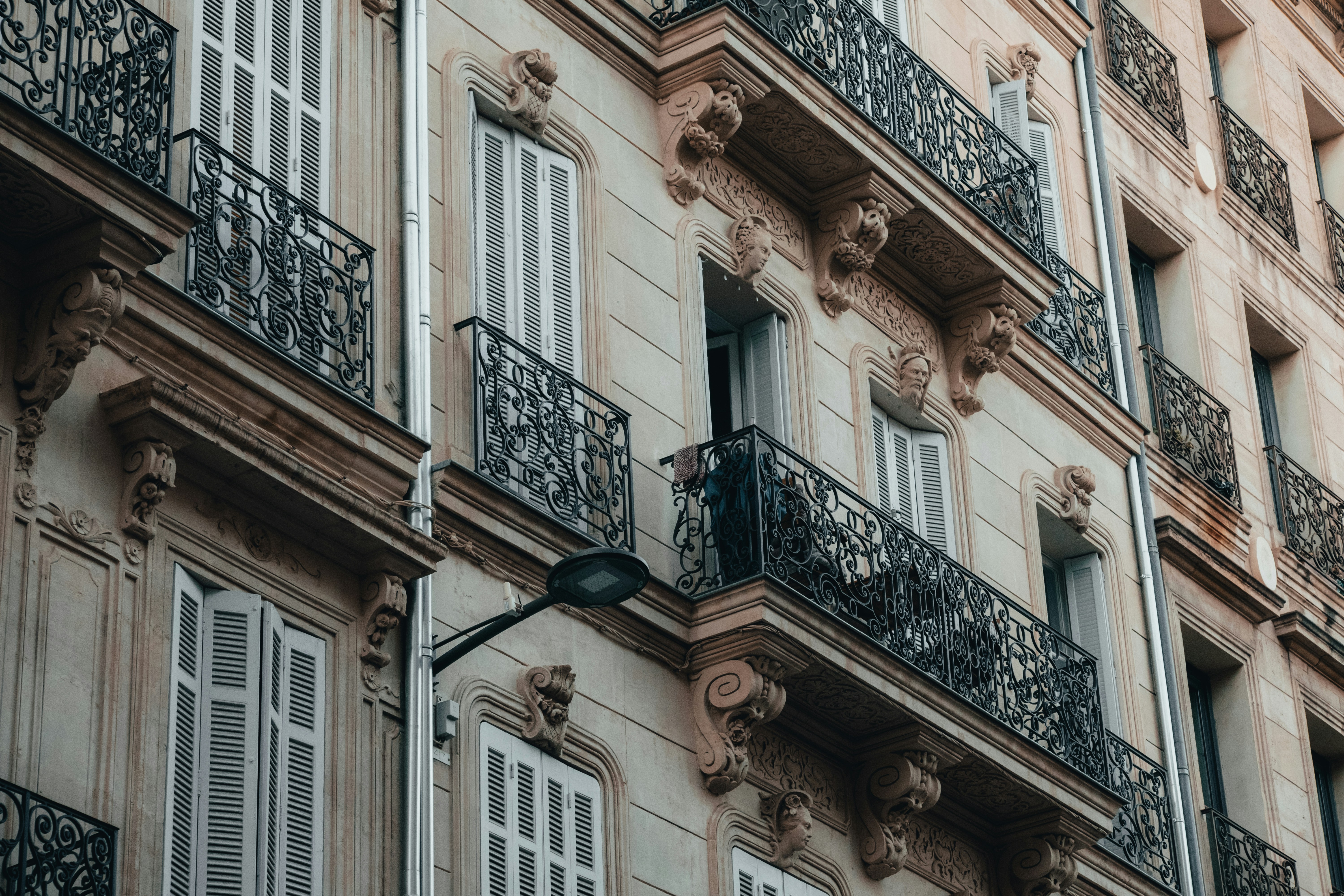 Photo by k_sariwating