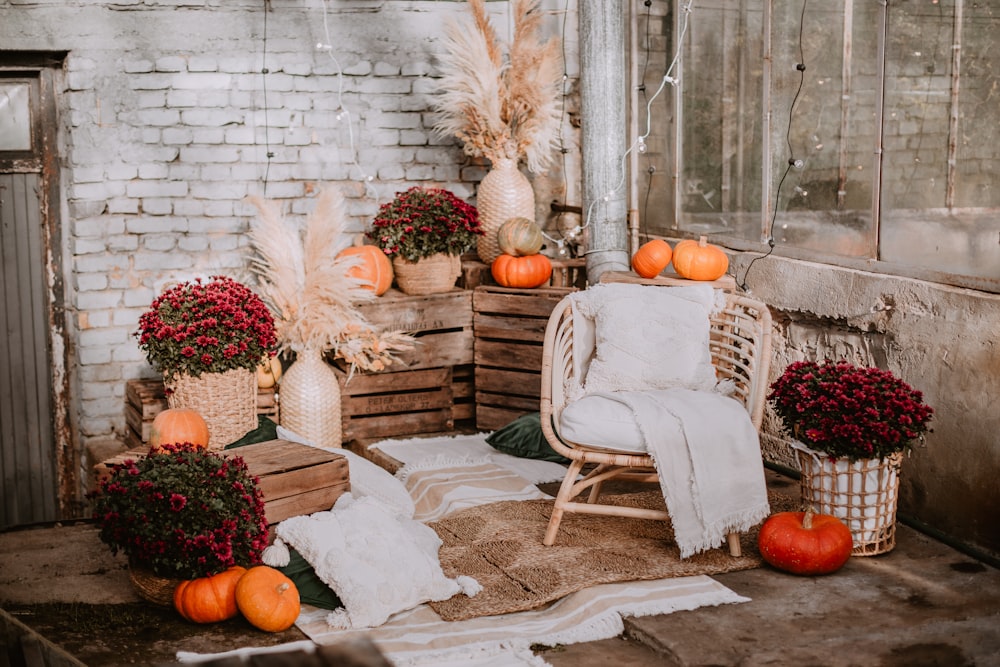 a chair and some pumpkins in a room