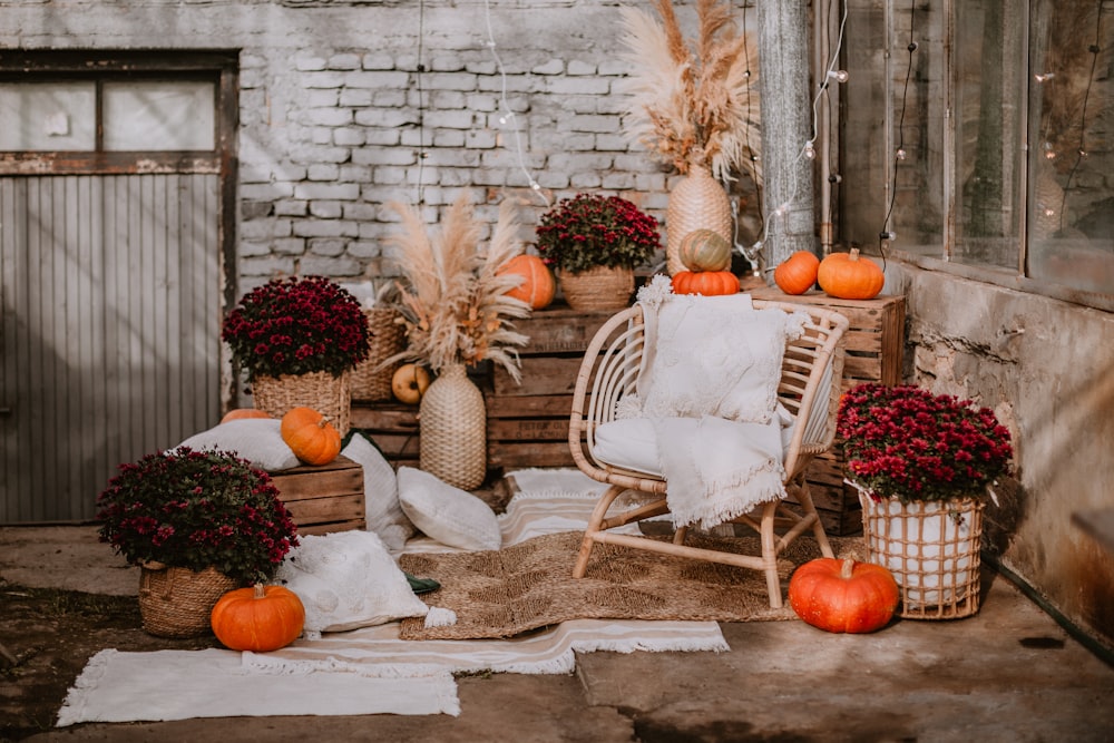 a bunch of pumpkins sitting on top of a wooden crate