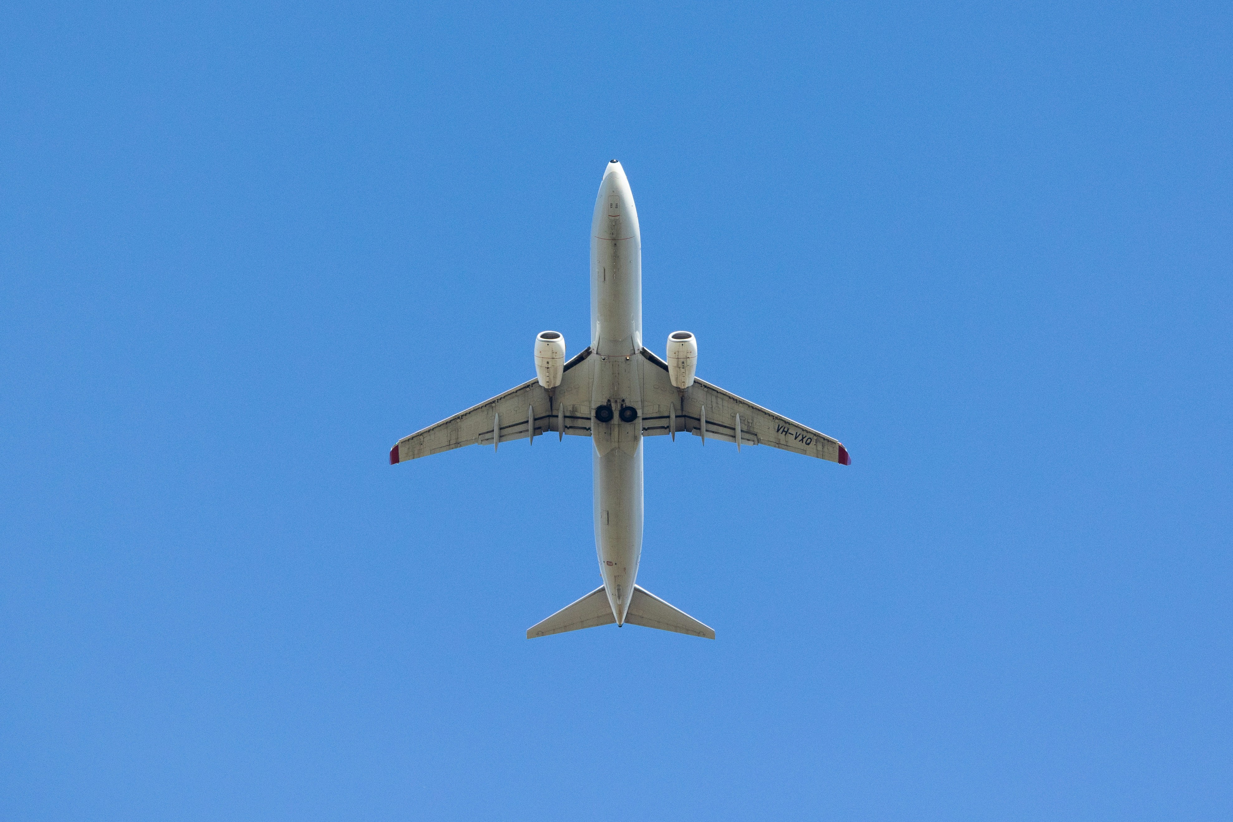 a large jetliner flying through a blue sky, Qantas - Boeing 737 - VH-VXQ