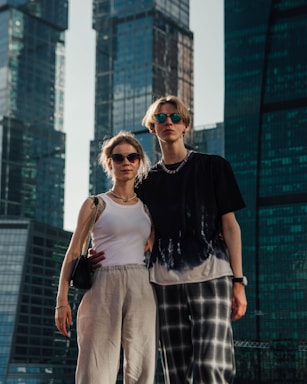photography poses for couples,how to photograph a man and a woman standing next to each other