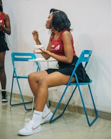 A happy person enjoying a nutritious meal from a merengia frozen container at their office desk.
