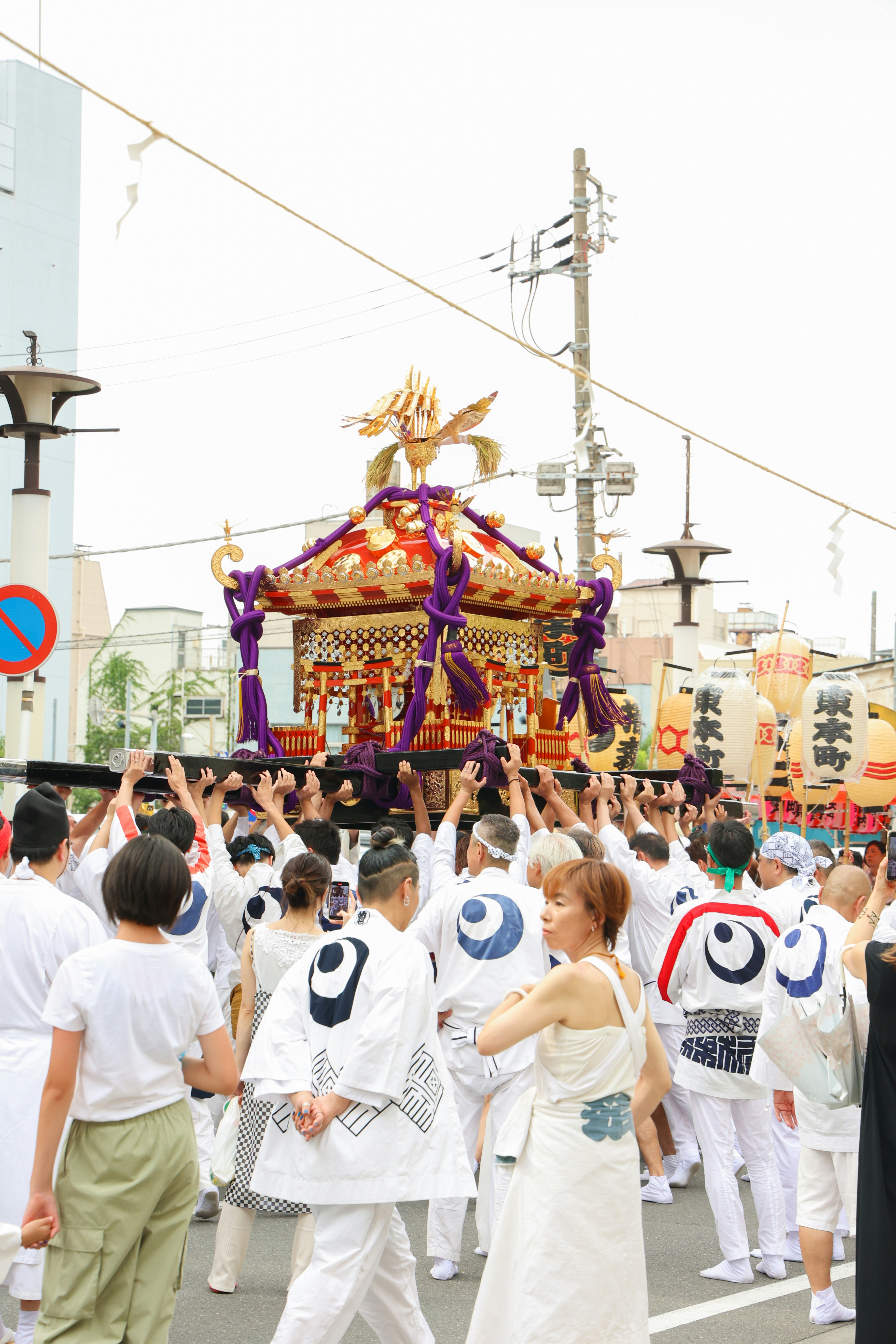 a large group of people walking down a street