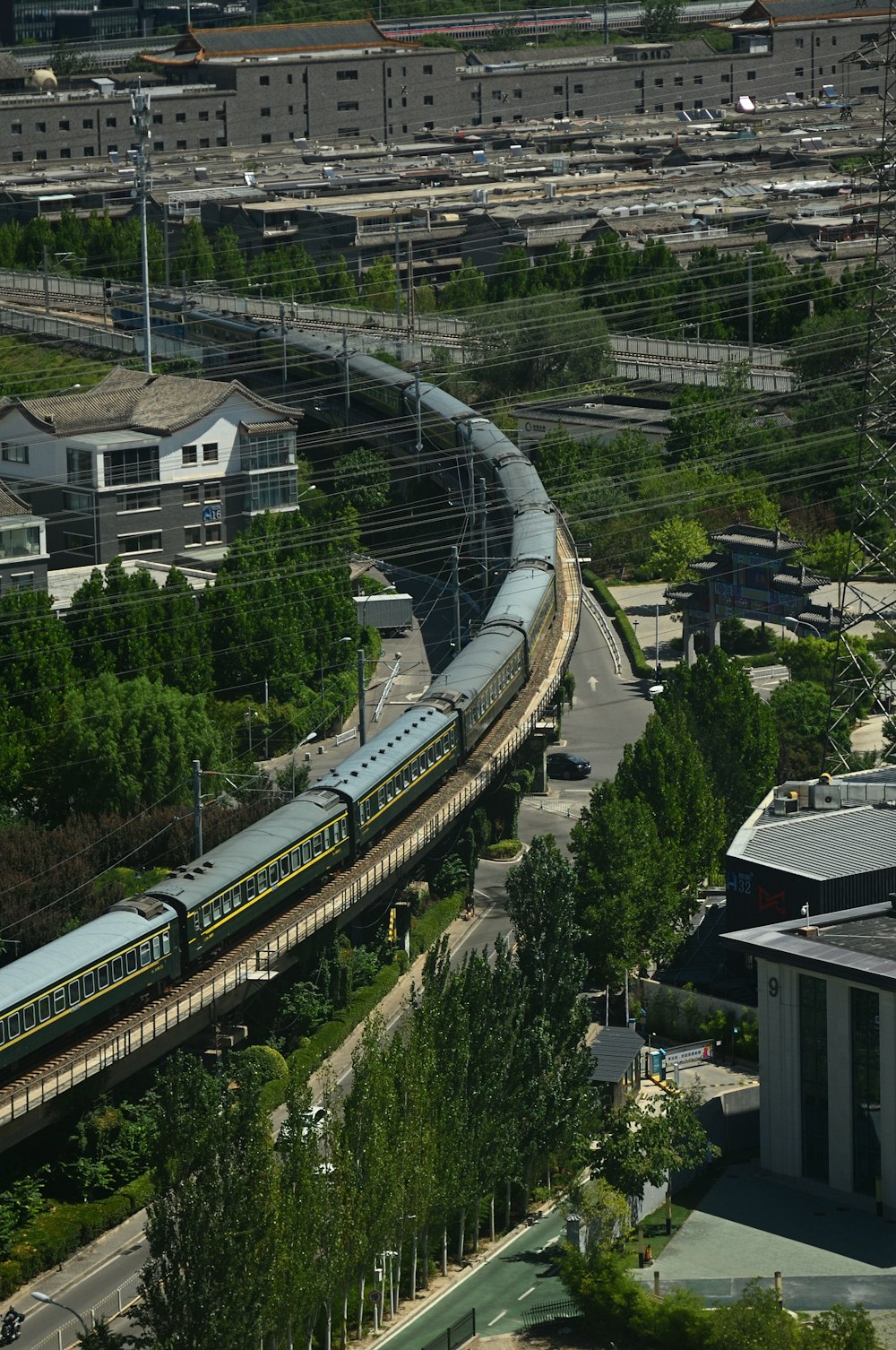 a train traveling through a city next to tall buildings