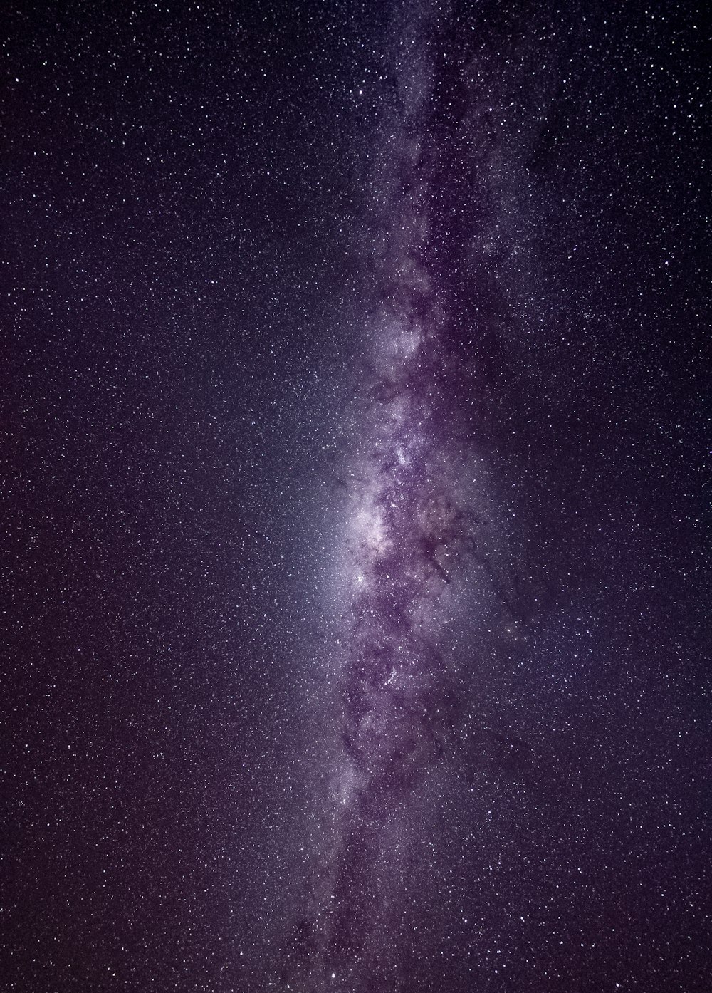 Una toma de larga exposición del cielo nocturno