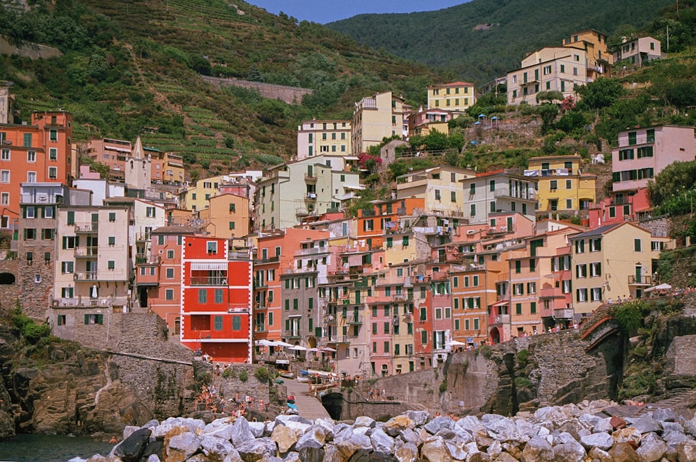 a bunch of buildings that are on the side of a hill