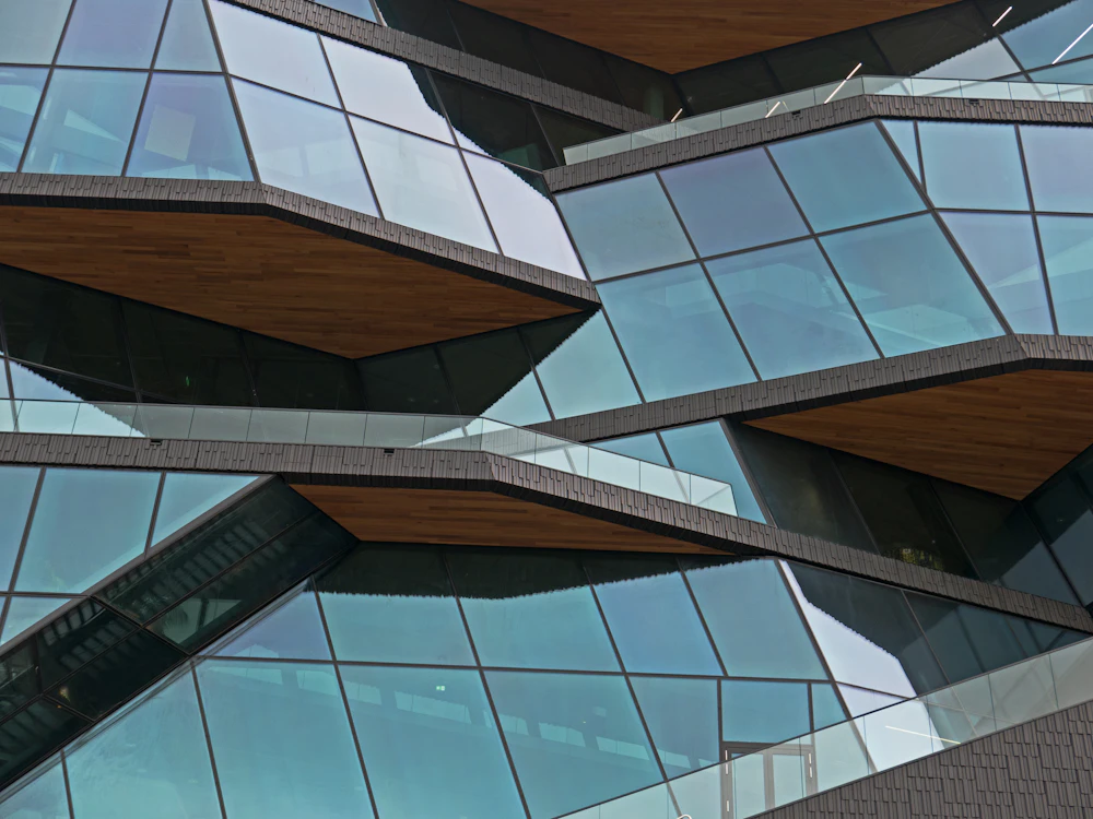 Fassadendetail mit Fenstern