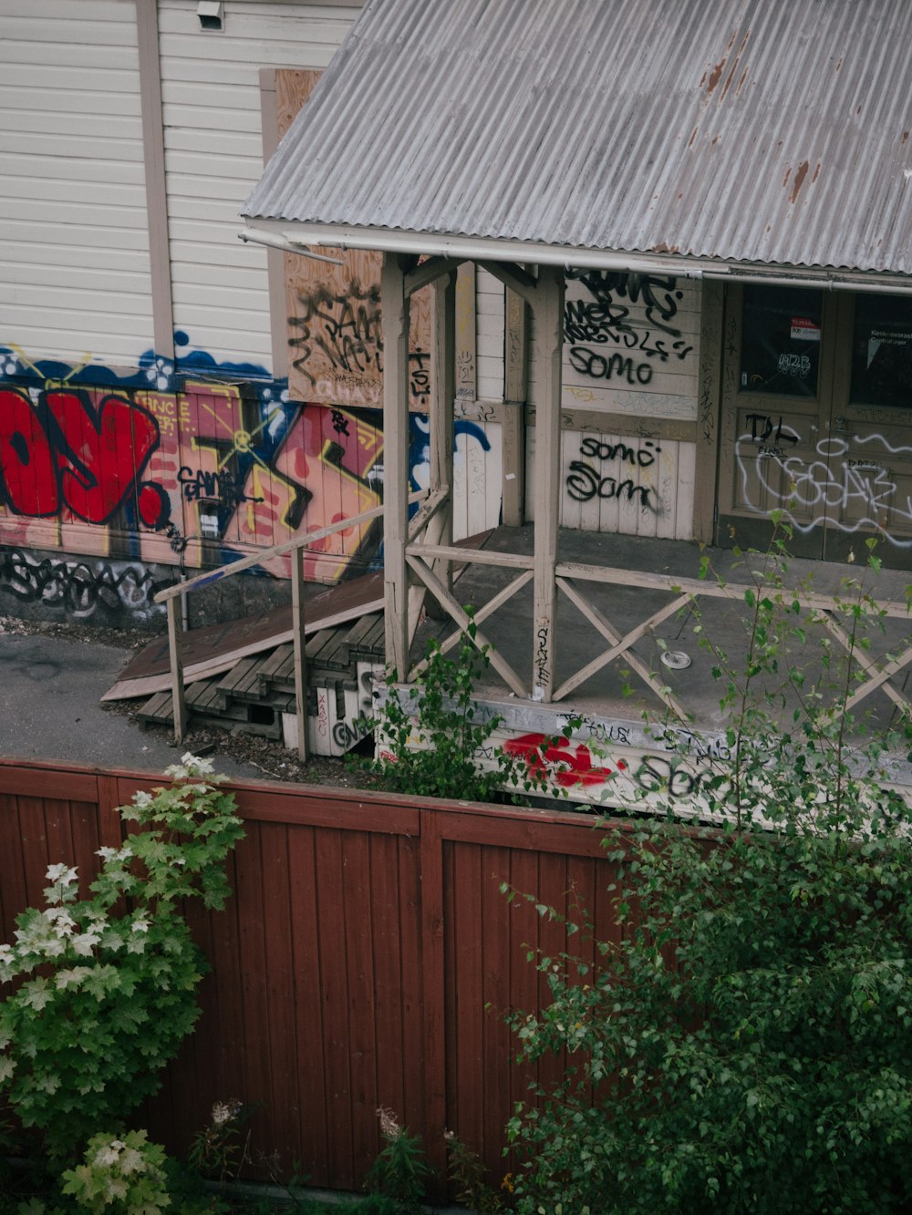 a building with graffiti on the side of it