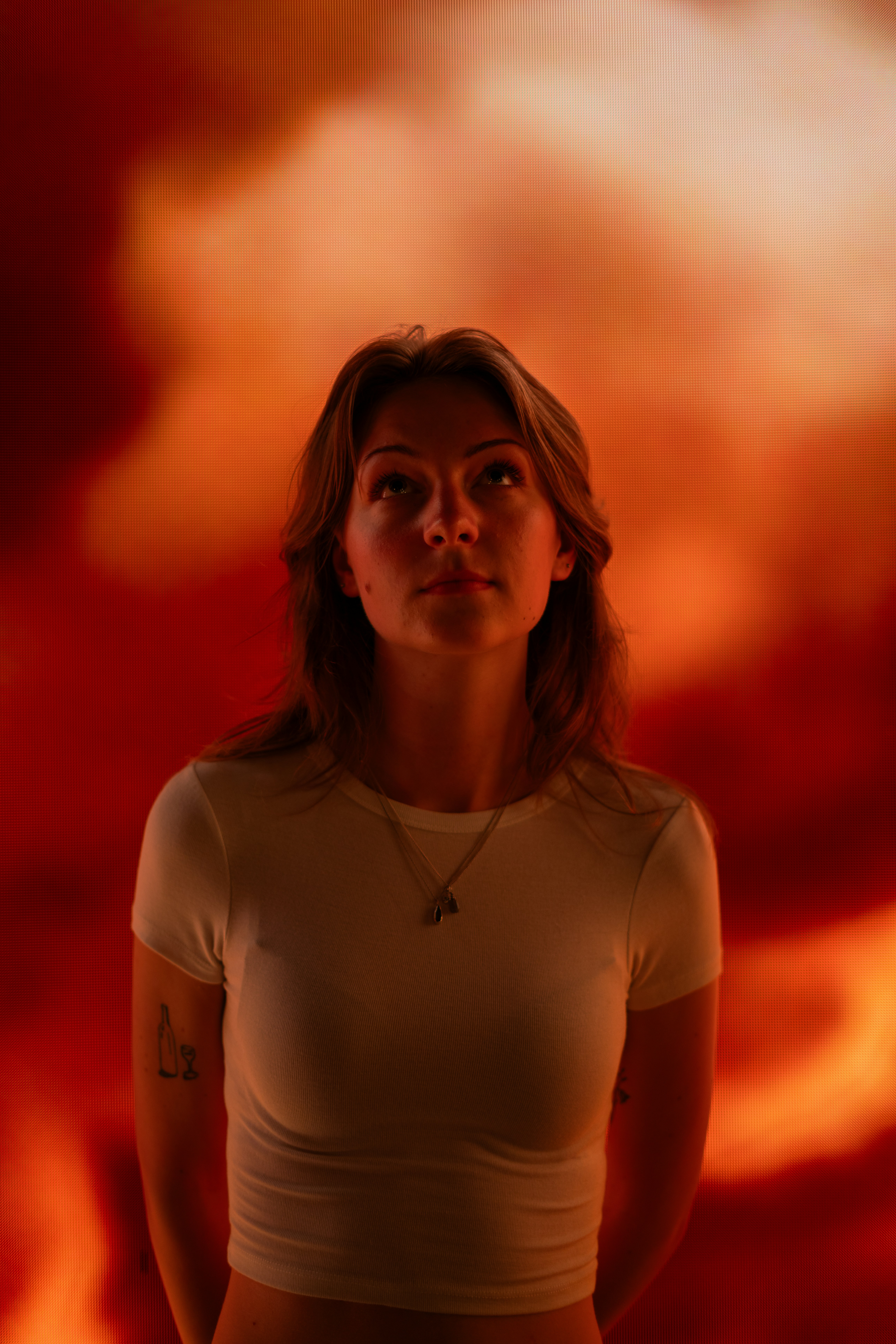 A woman standing in front of a red background photo – Free Woman Image ...