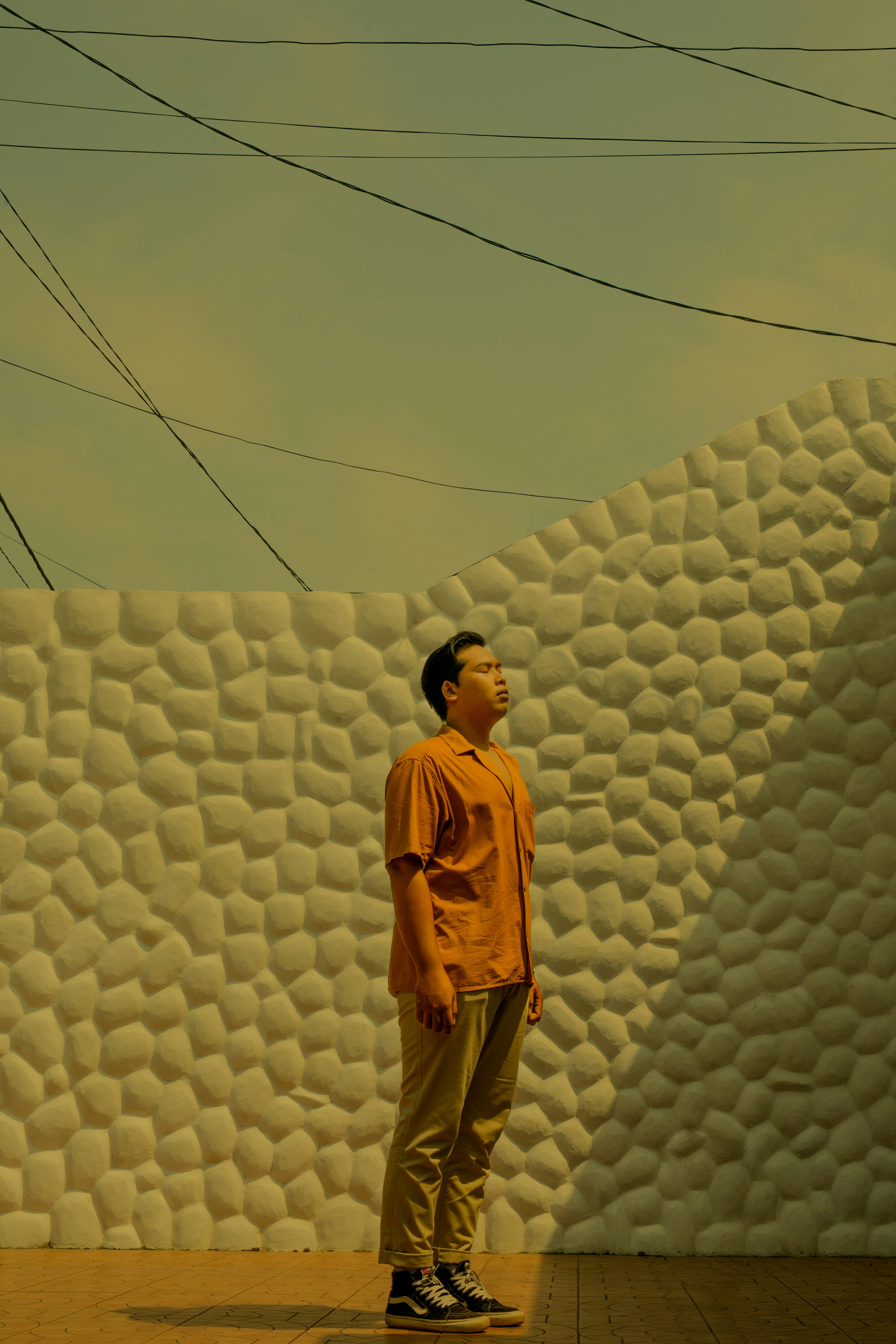 A man standing in front of a white wall photo – Free Photography Image ...