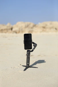 Lifestyle shot of a person using the magnetic lid on the beach, phone attached securely.