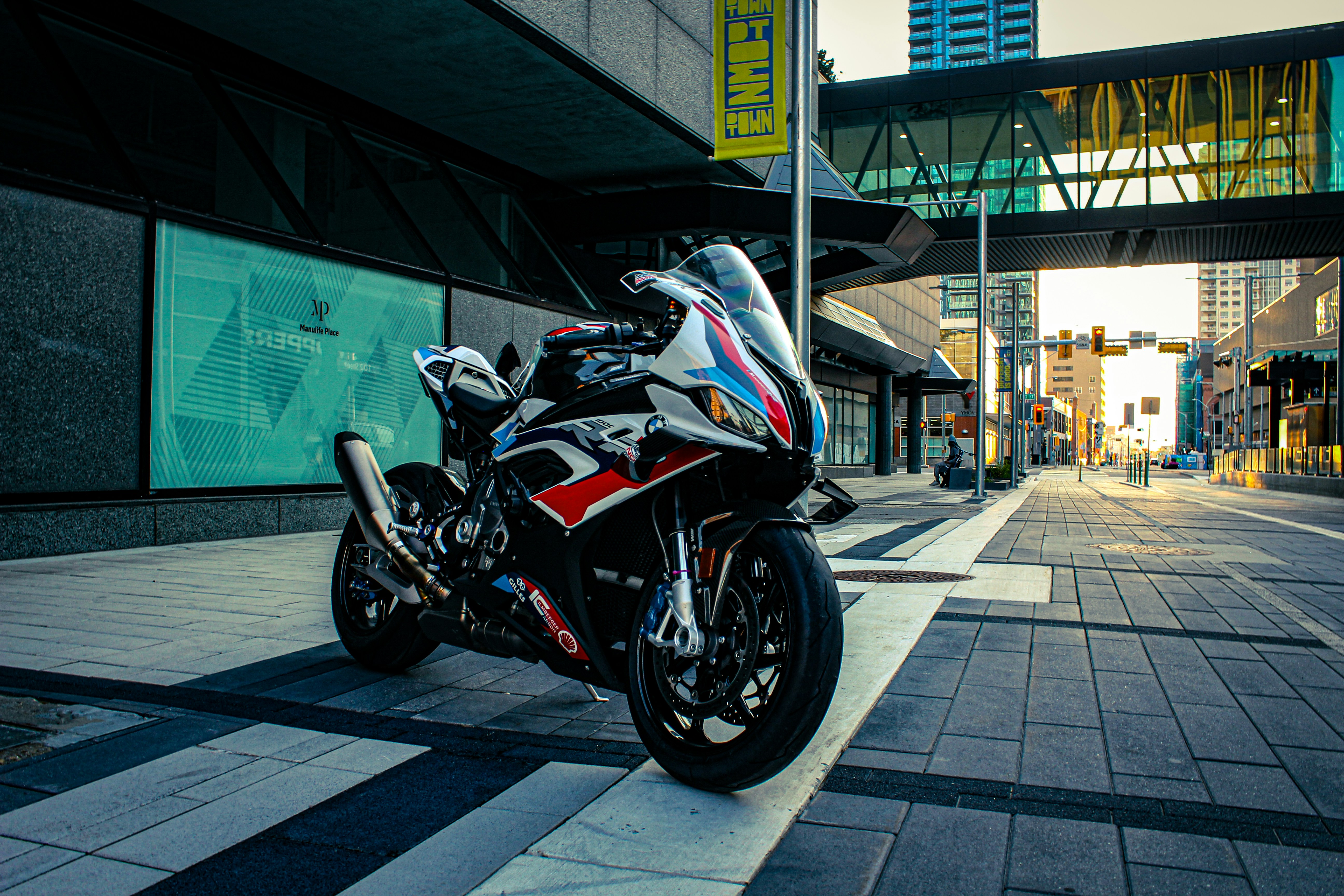 Photo by ronnzymoto