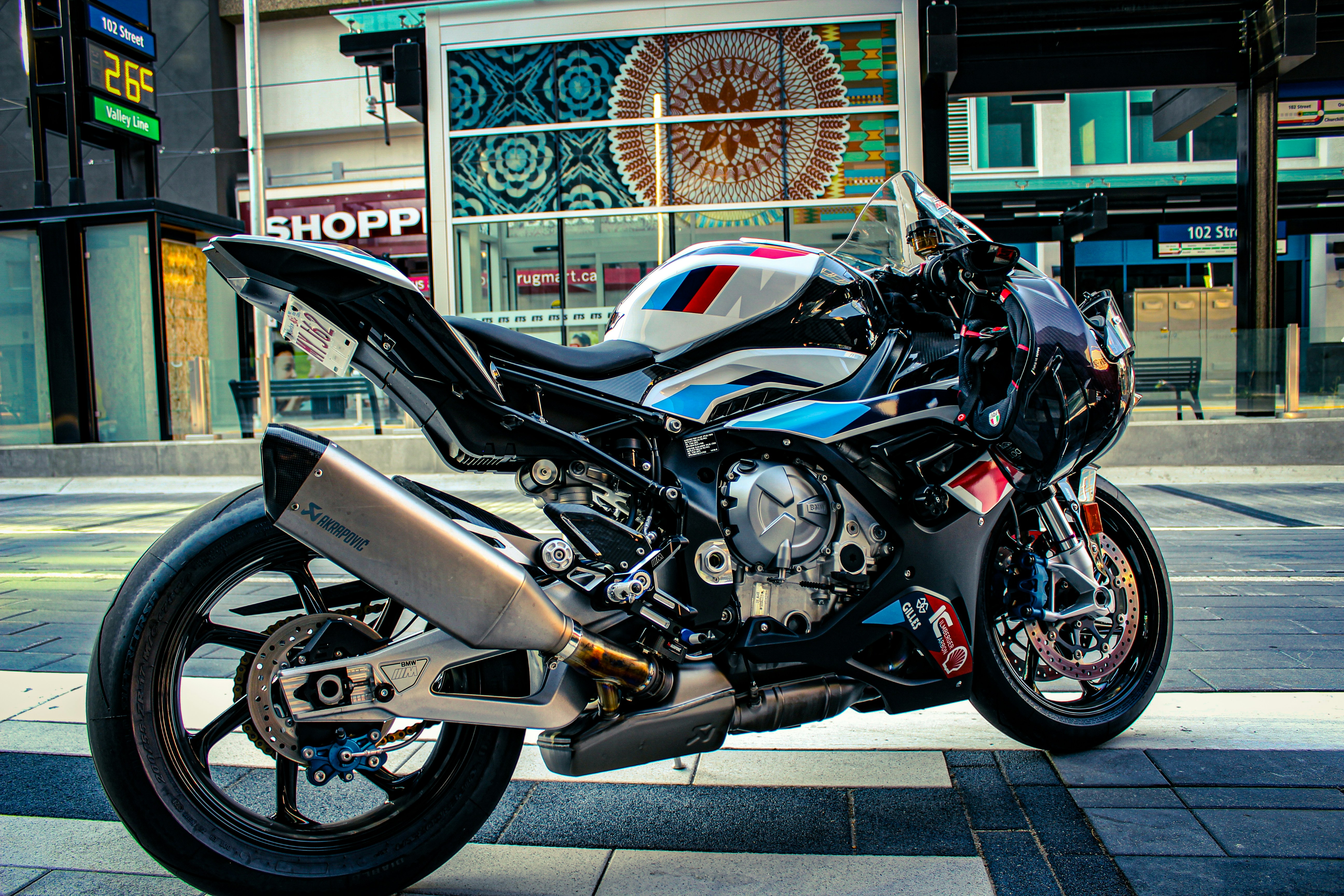Photo by ronnzymoto