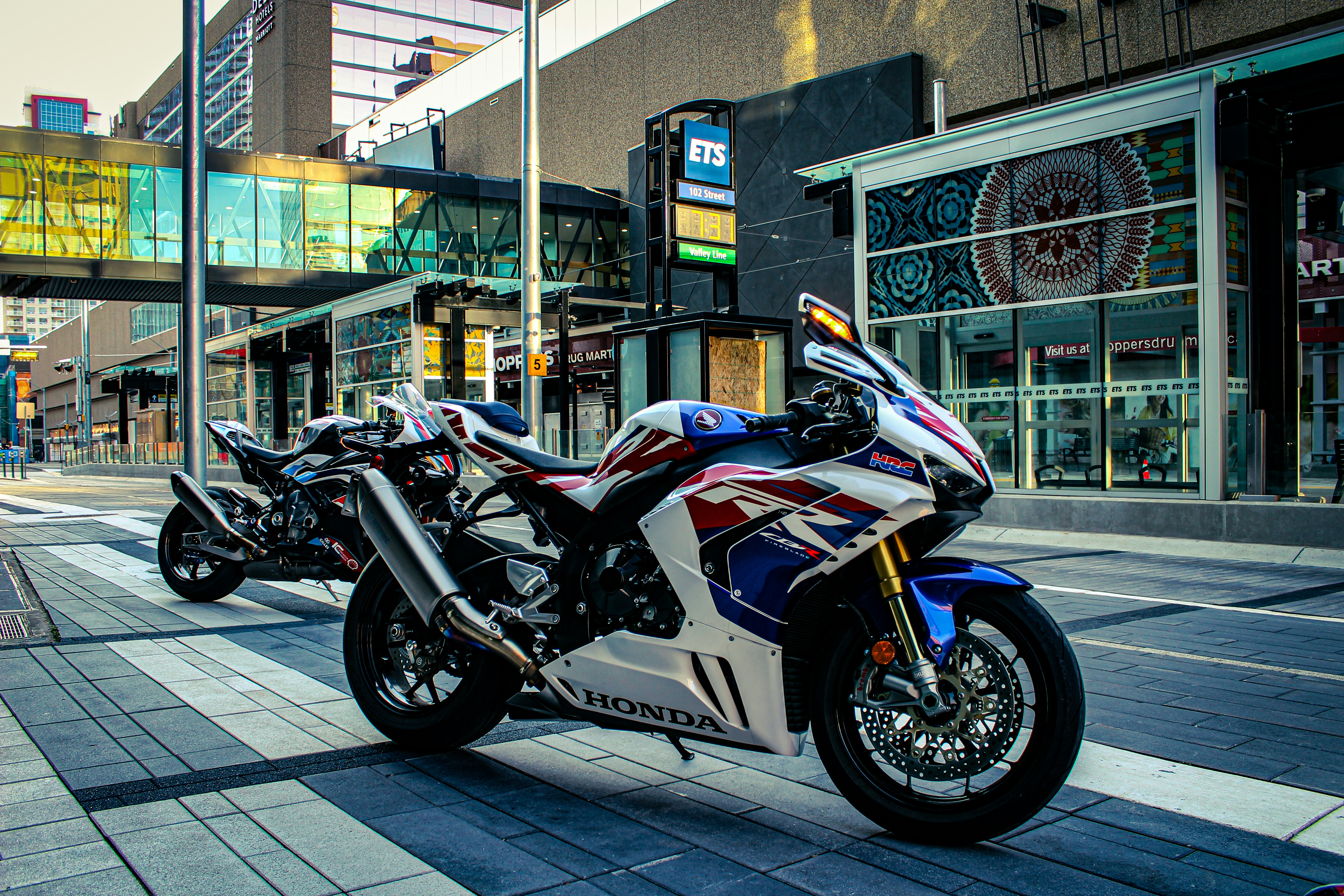 Photo by ronnzymoto