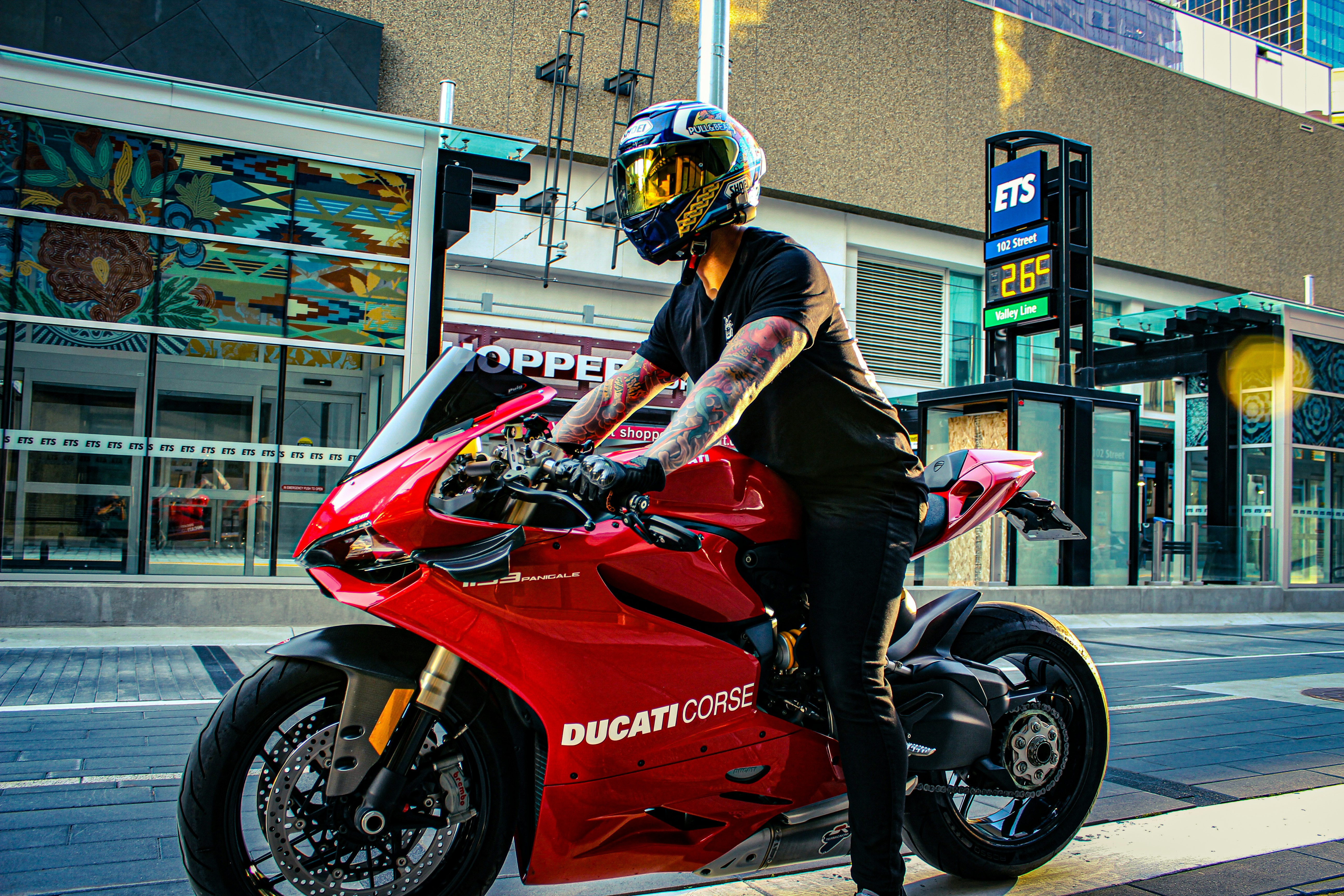 Photo by ronnzymoto