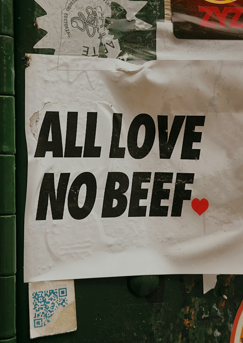 a sign that says all love no beef on it