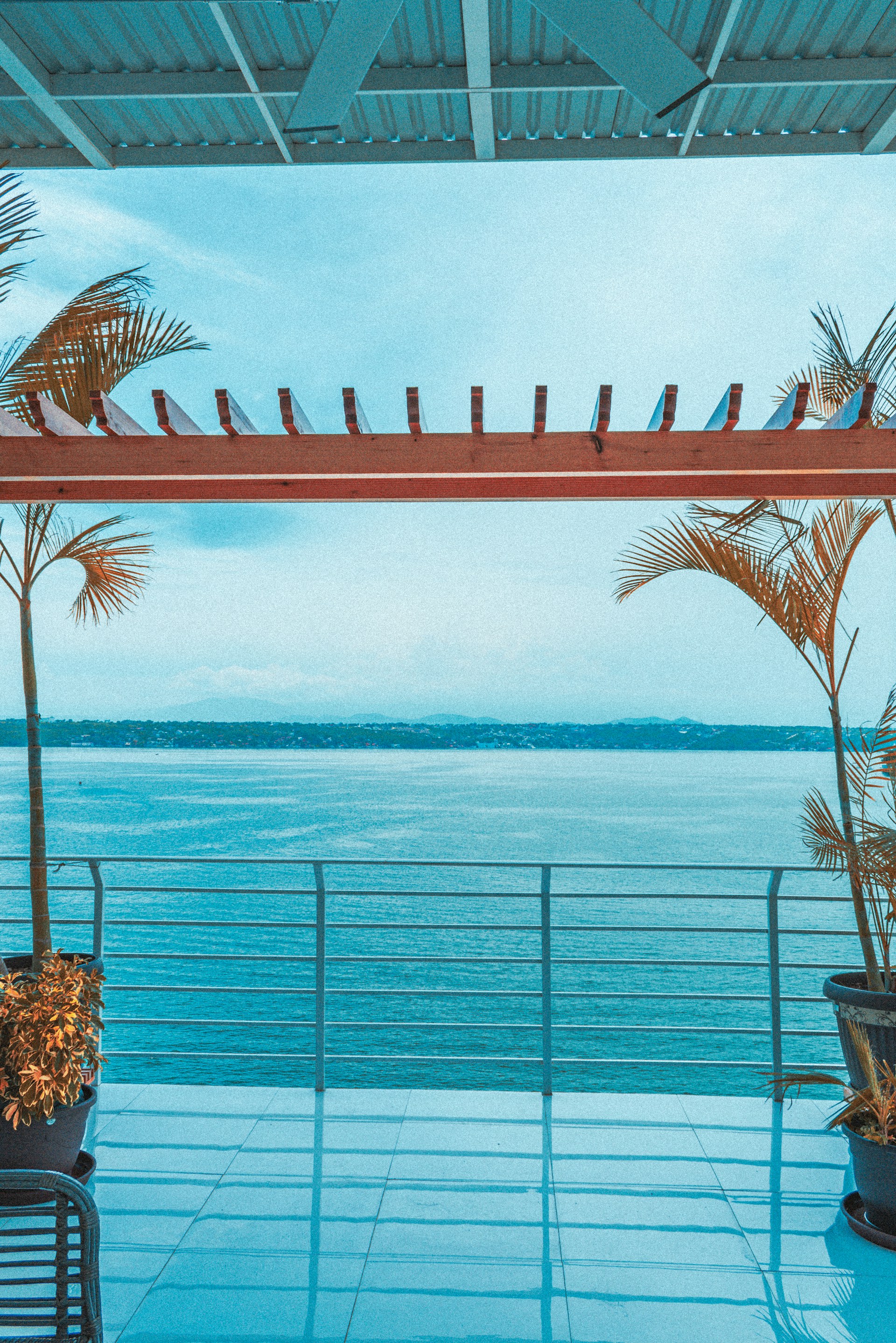 black and white bed linen