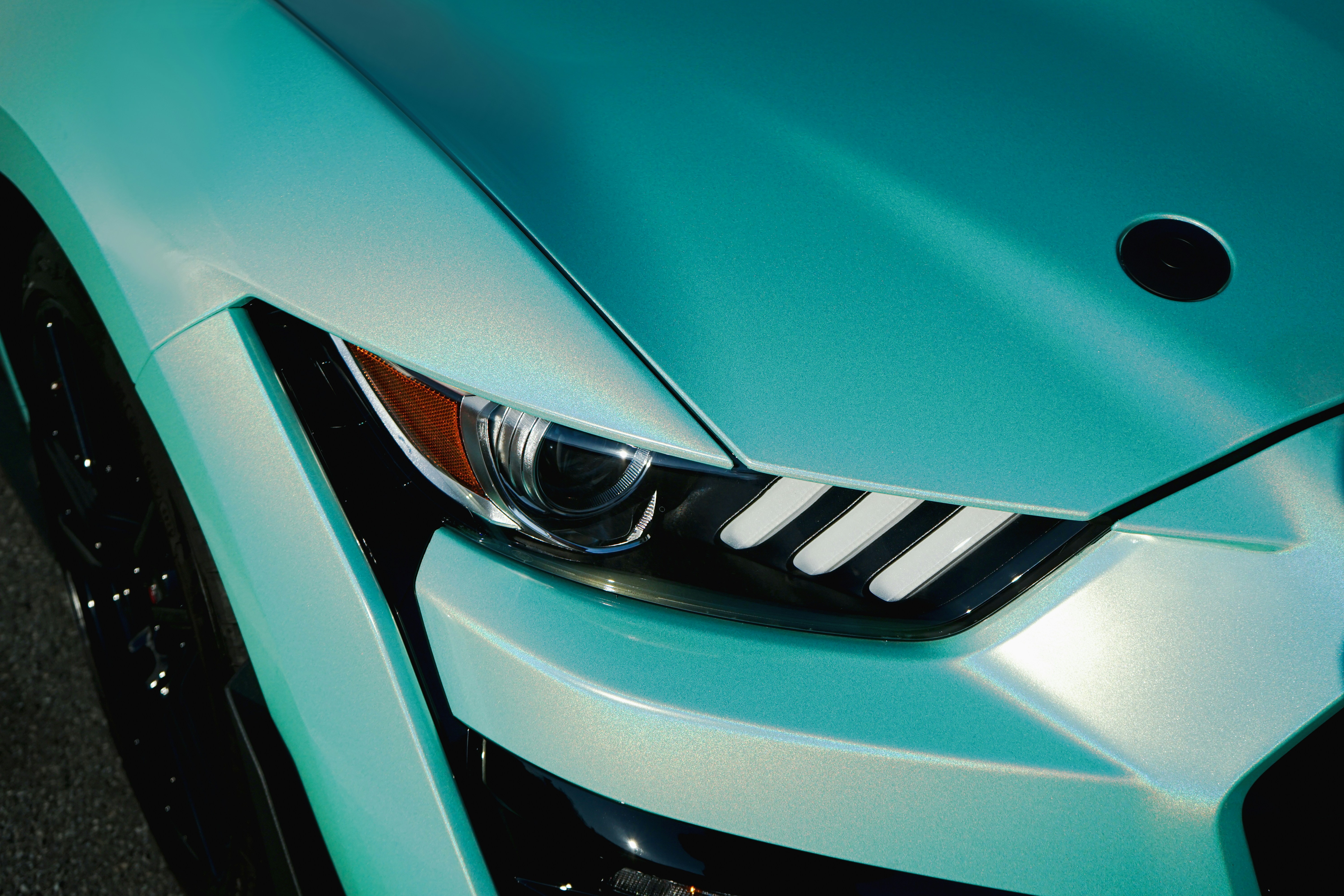 Un gros plan de l’avant d’une voiture photo Photo Auto Gratuite sur