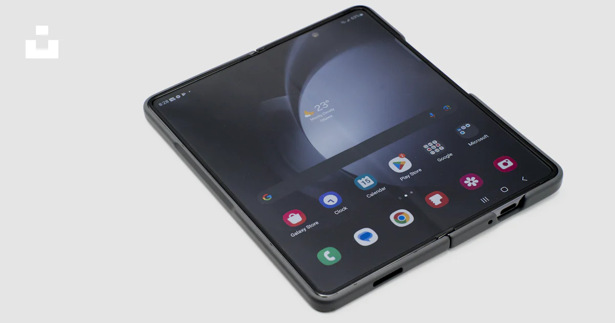 Cell Backside The back side of a samsung foldable phone photo – Free On Image on Unsplash