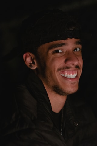 A friendly team member from Smiles Guarantee Inc warmly greeting a happy customer with a bright smile.