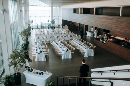 a room filled with lots of tables and chairs