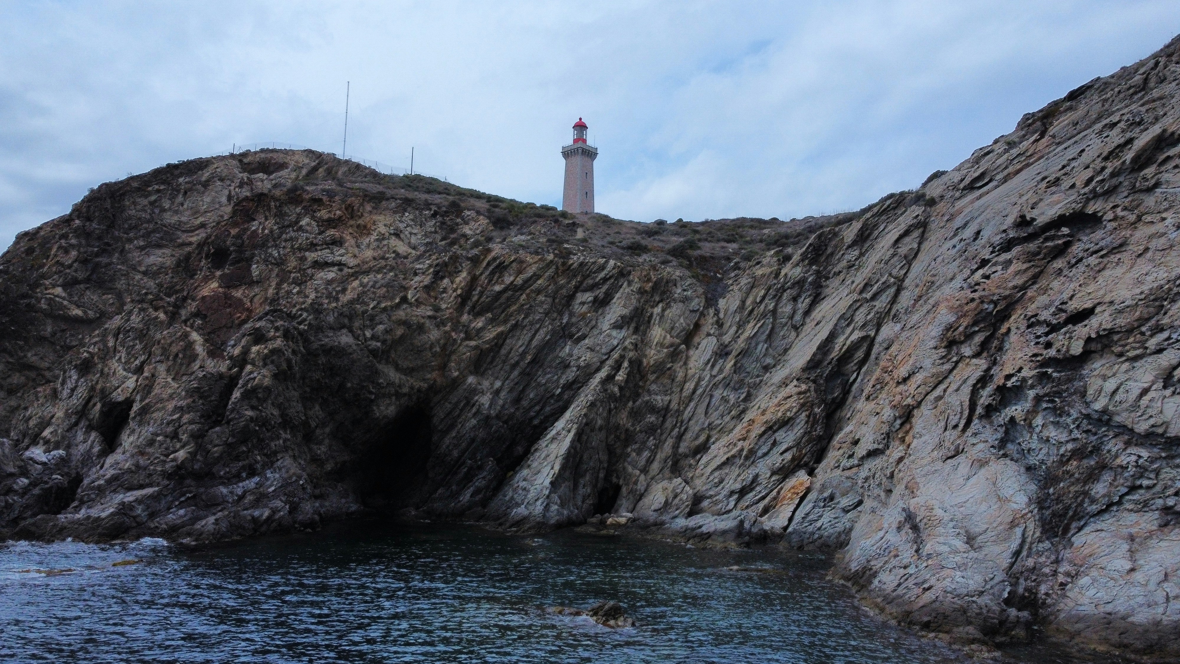 A lighthouse on top of a rocky outcropping photo – Free Frankreich ...