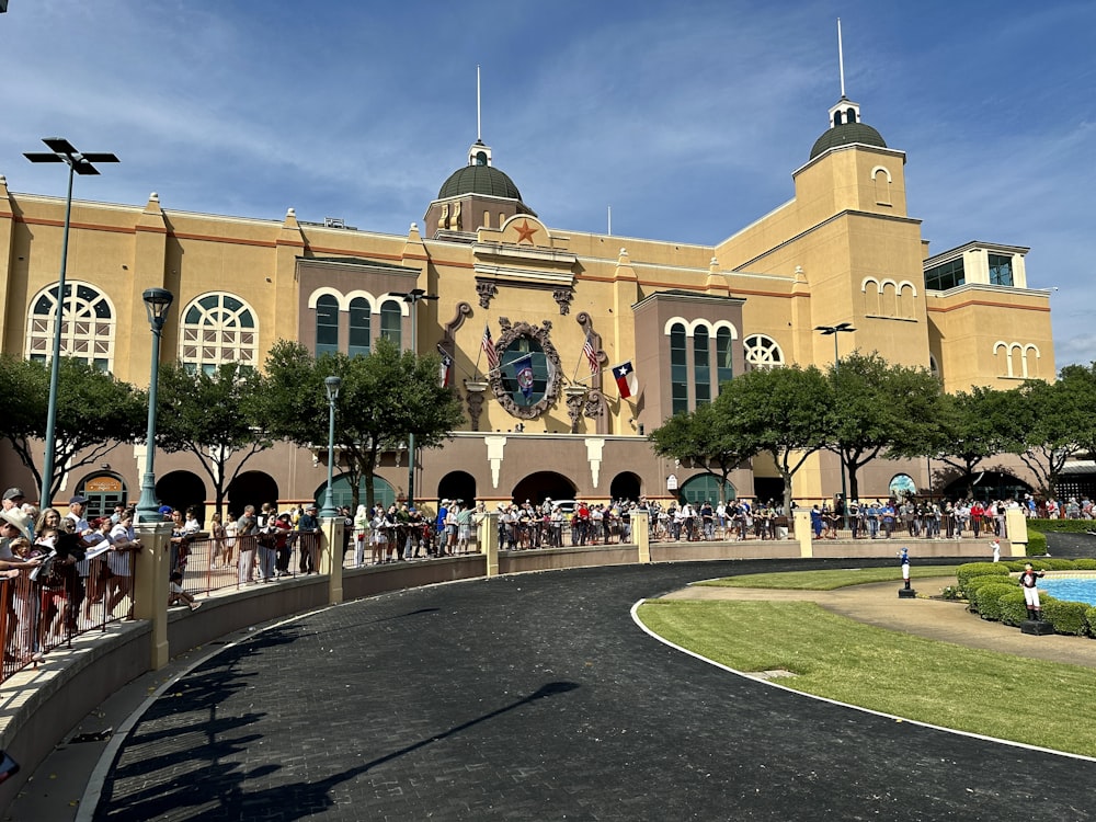 a crowd of people standing in front of a building