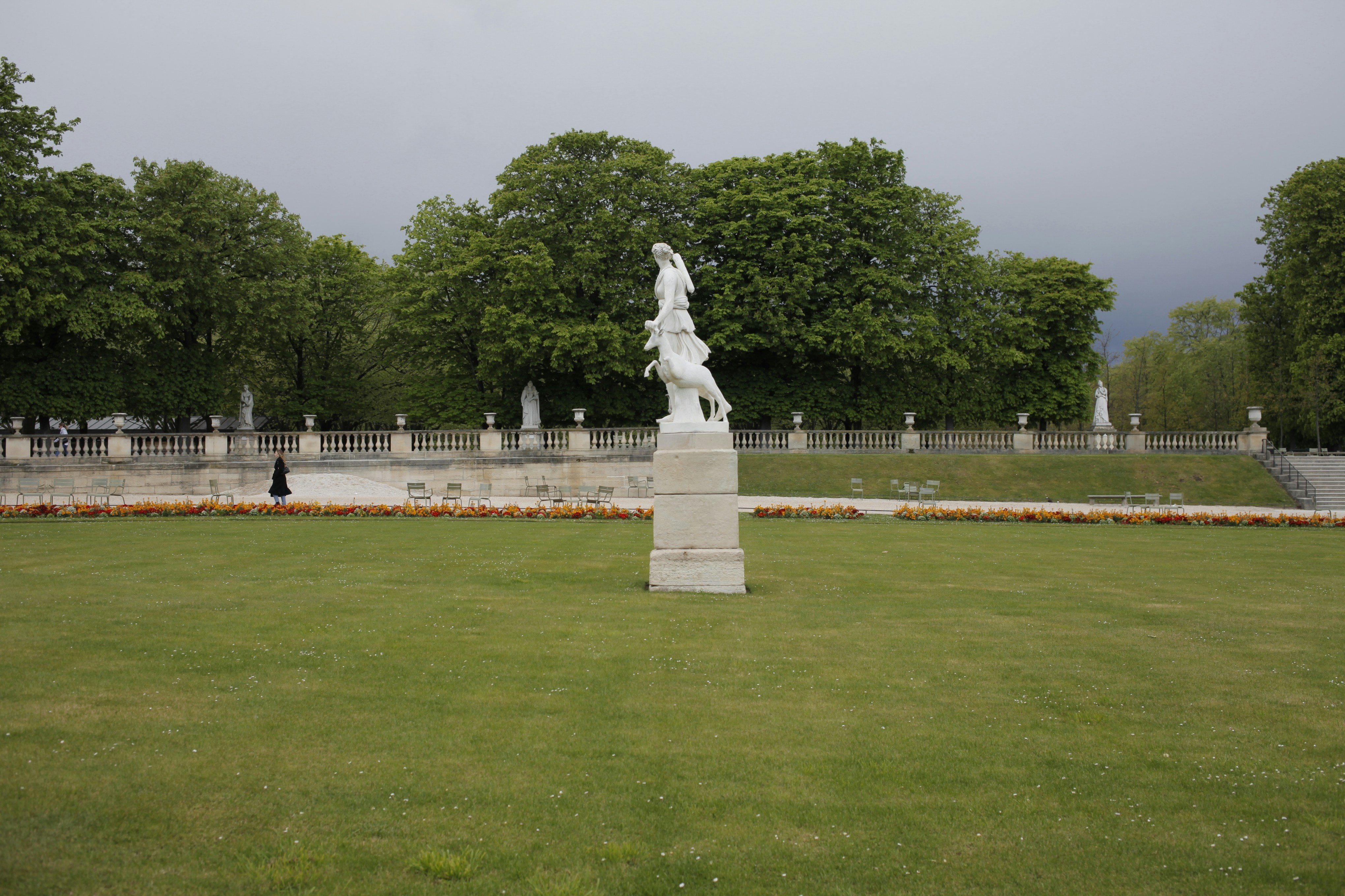 a statue in the middle of a grassy field