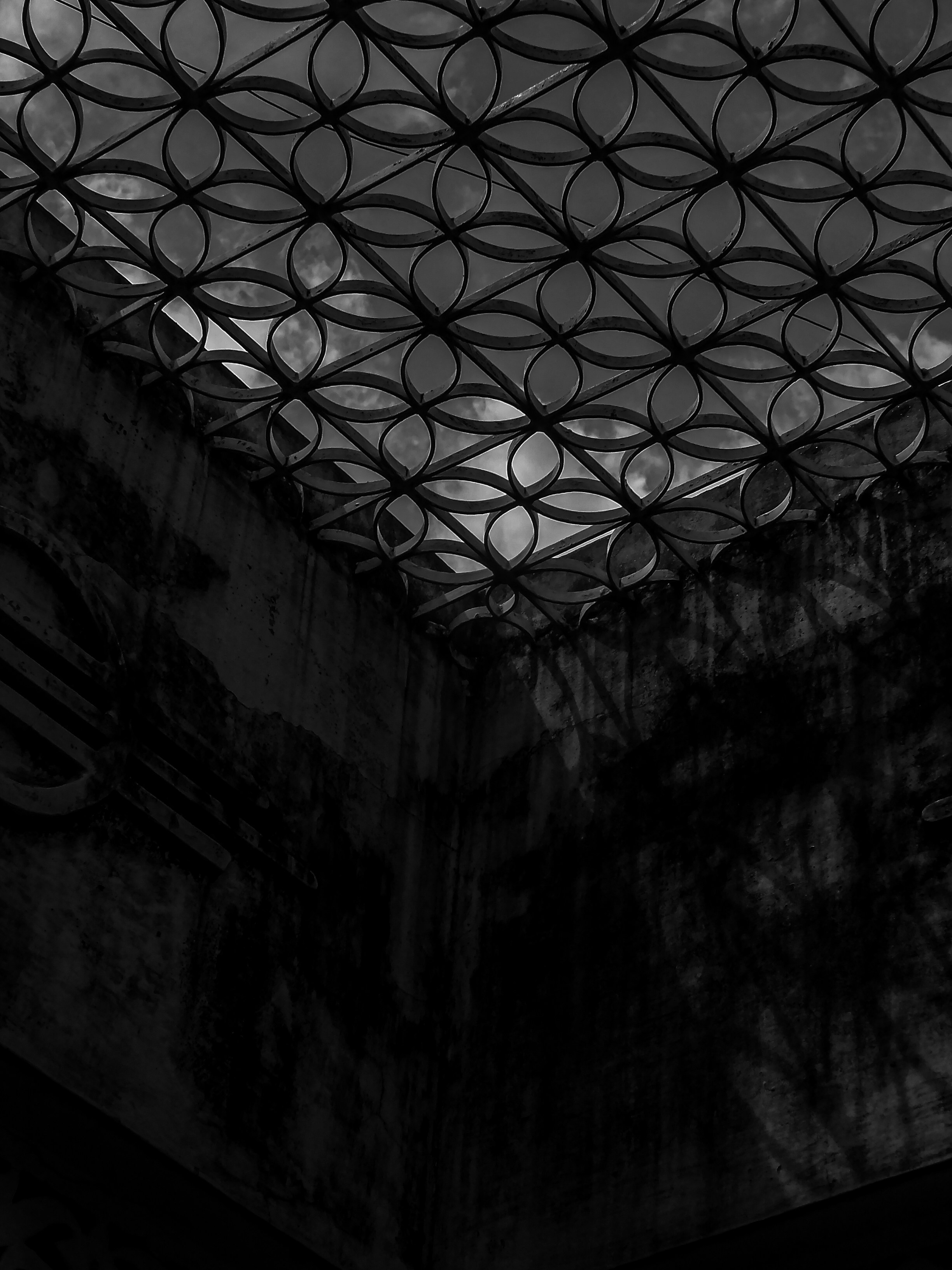 a black and white photo of a ceiling