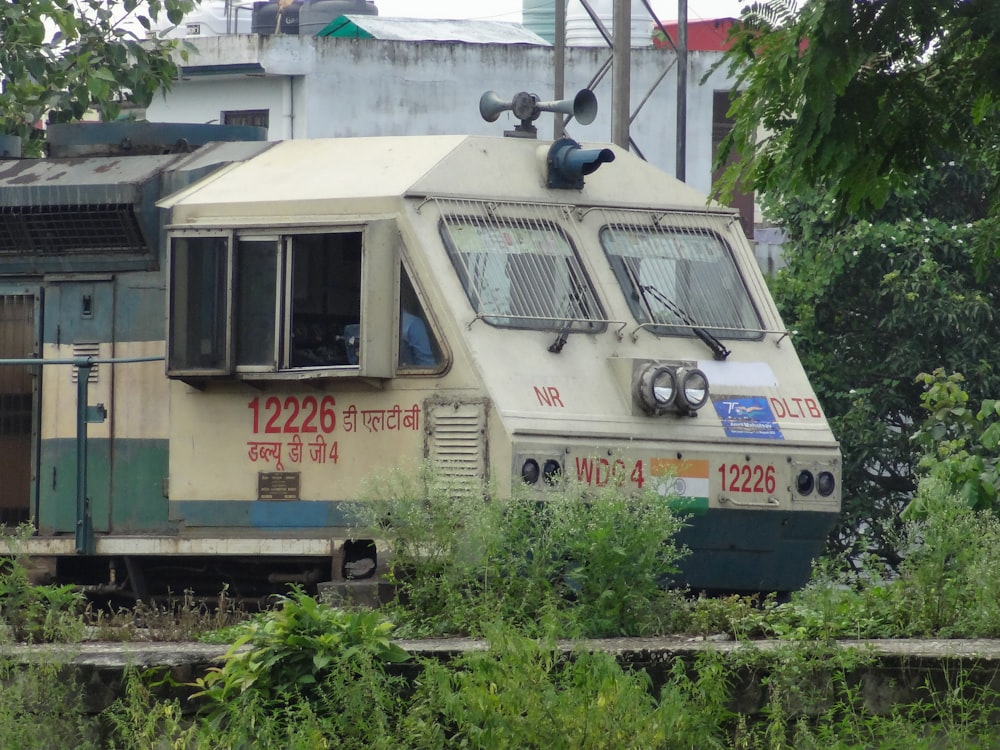 a train that is sitting in the grass