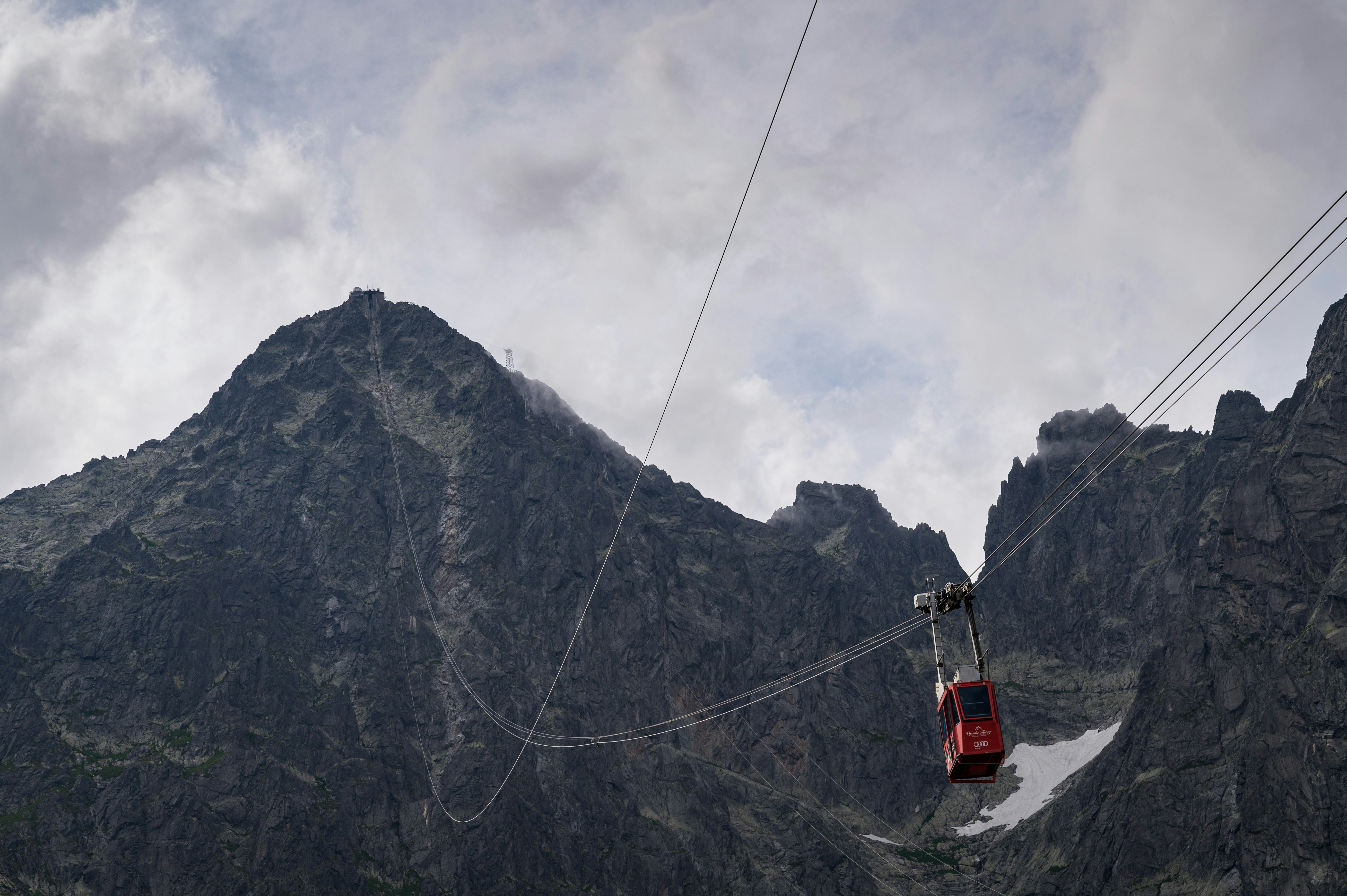 Stop image for Sea-to-Sky Luxury Loop: Vancouver & Beyond (3 Days) - a cable car going up the side of a mountain -  in Western Canada - Photo by Norbert Buduczki on Unsplash