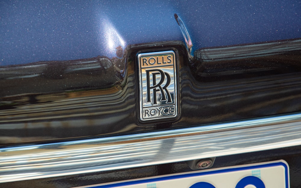 a close up of the emblem on a car