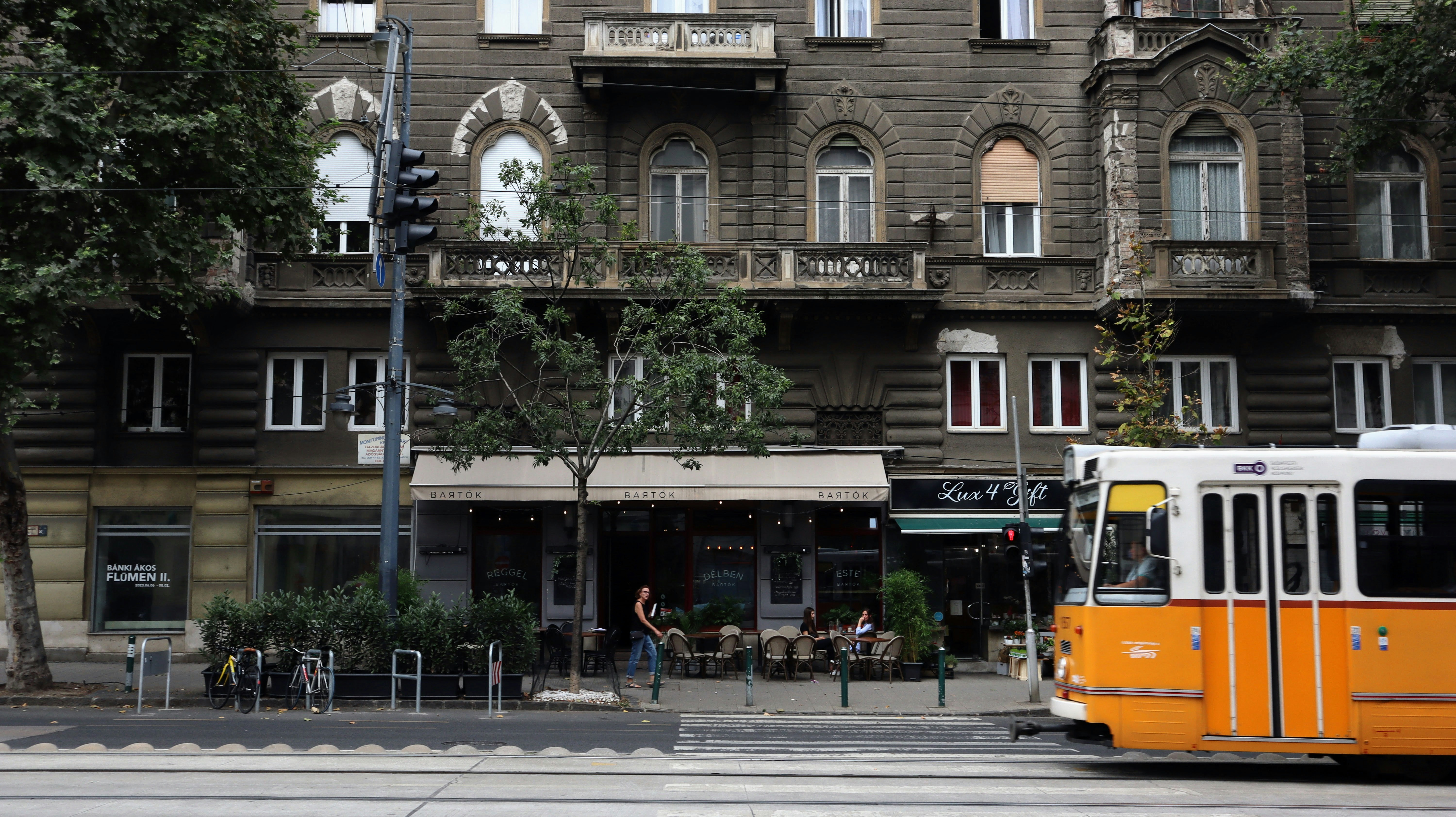 Yellow Cafe