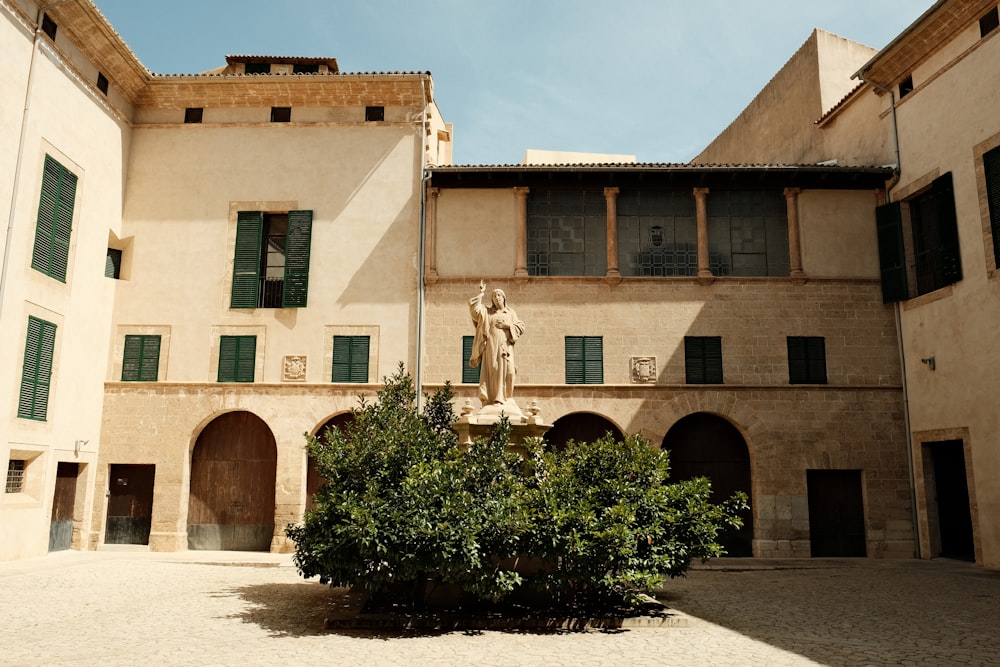 a courtyard with a statue in the middle of it