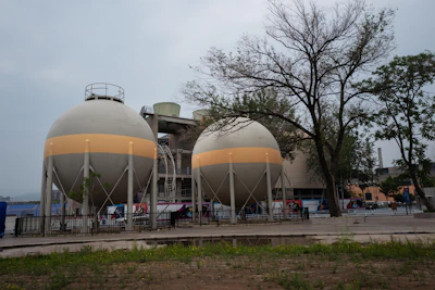 Wide shot of a large industrial tank undergoing cathodic protection installation.