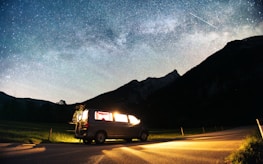 camper-por-la-noche