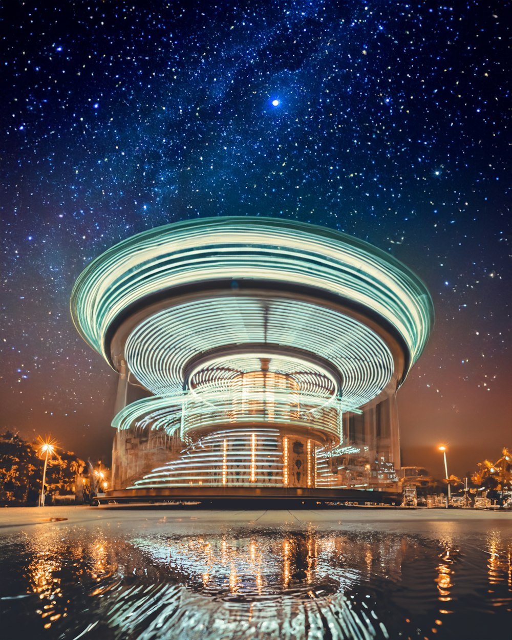 um alegre passeio à noite com estrelas no céu