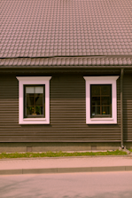 A homeowner discussing facade options with a professional consultant.