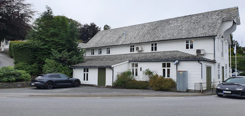 Exterior view of the counseling center located in a quiet neighborhood.