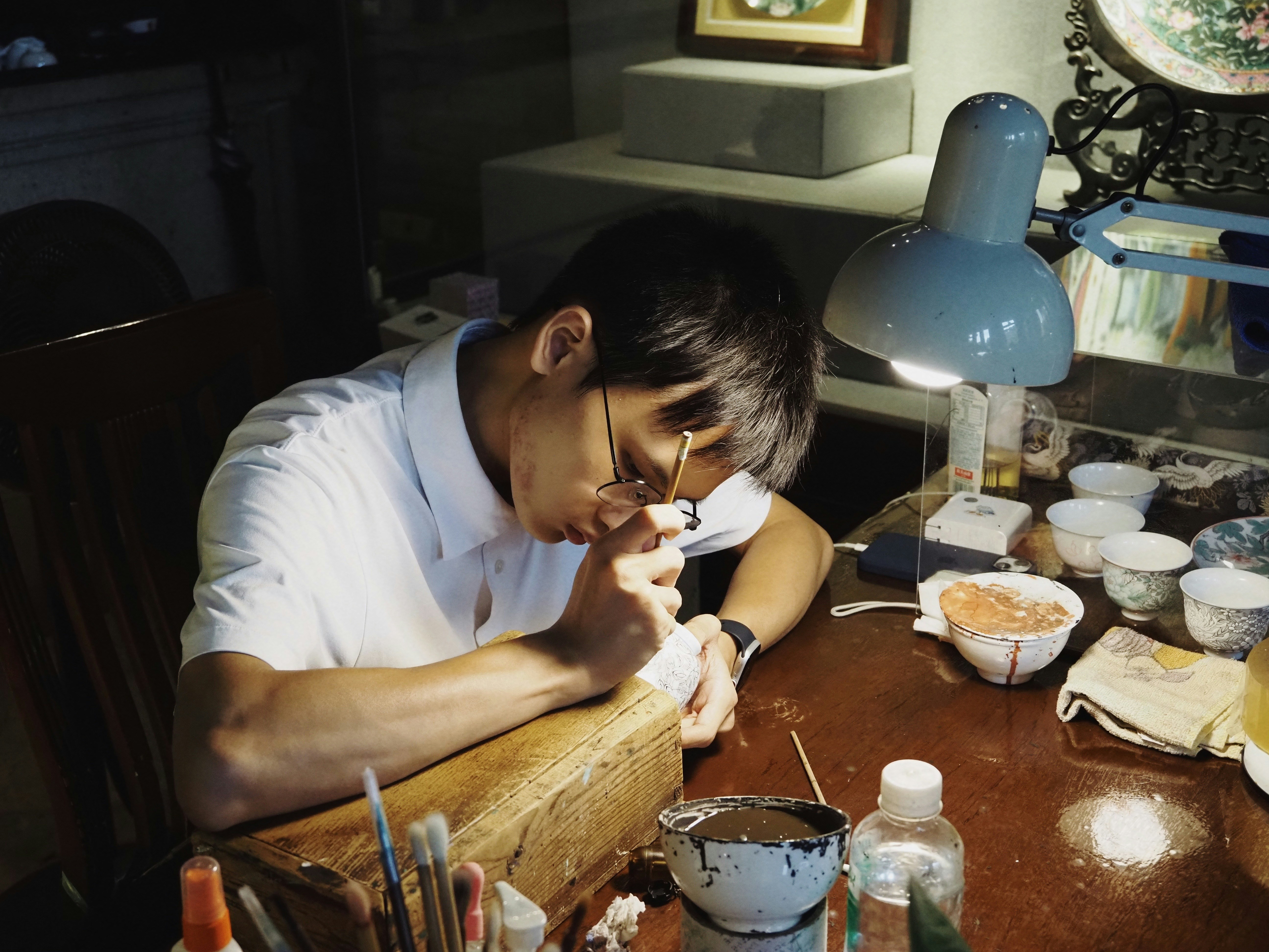 Anime-style 3D avatar featured in a livestream engaging with followers