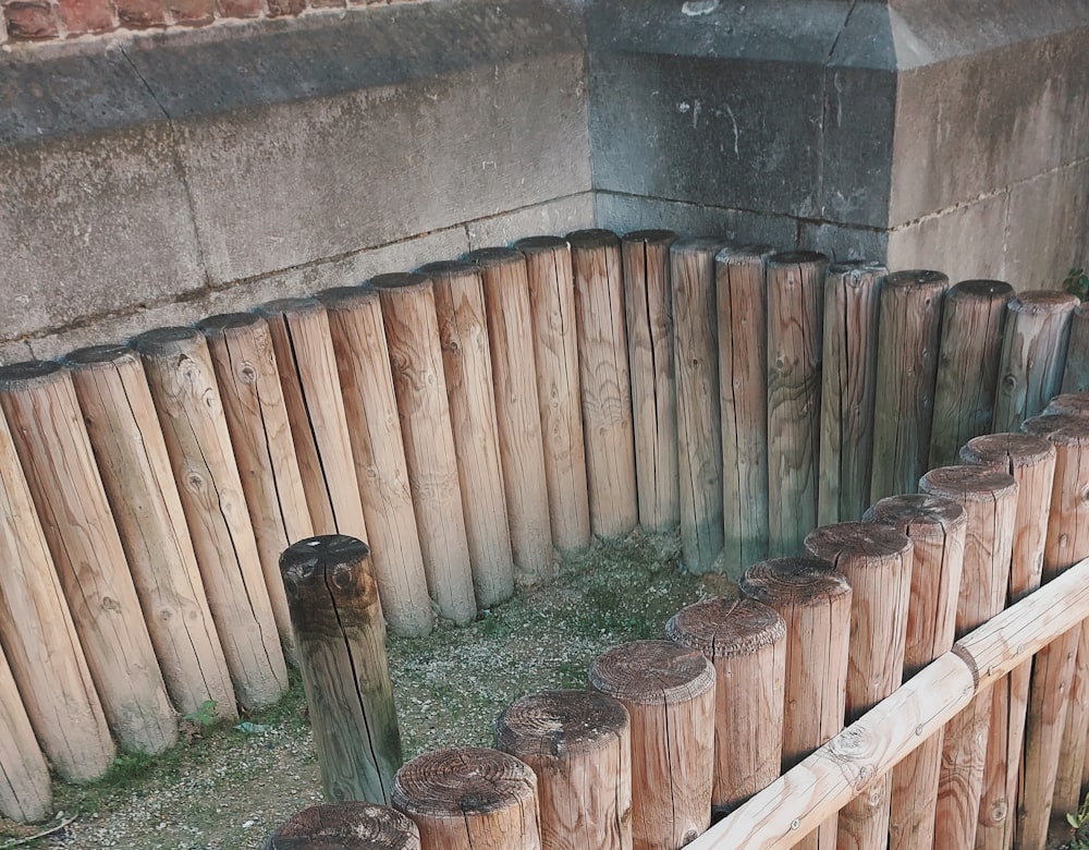 a bunch of wood logs are lined up against a wall