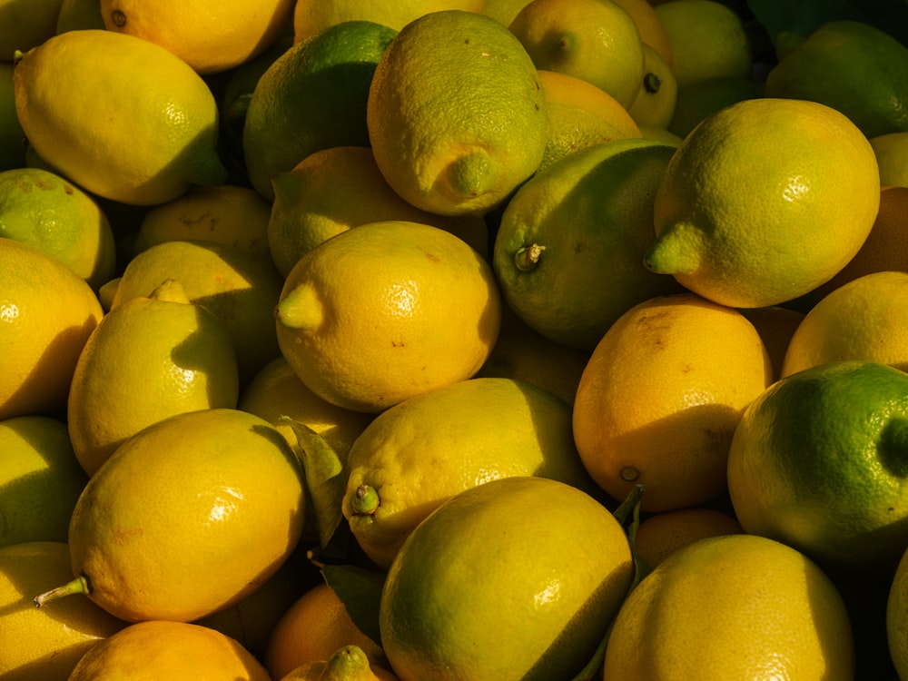 a pile of lemons and limes sitting next to each other