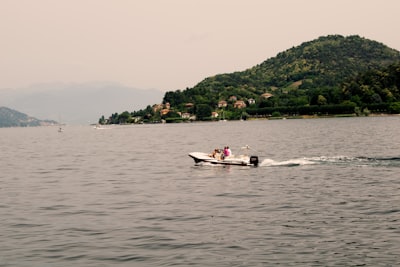Desenzano Guided Boat Tour to Discover Sirmione