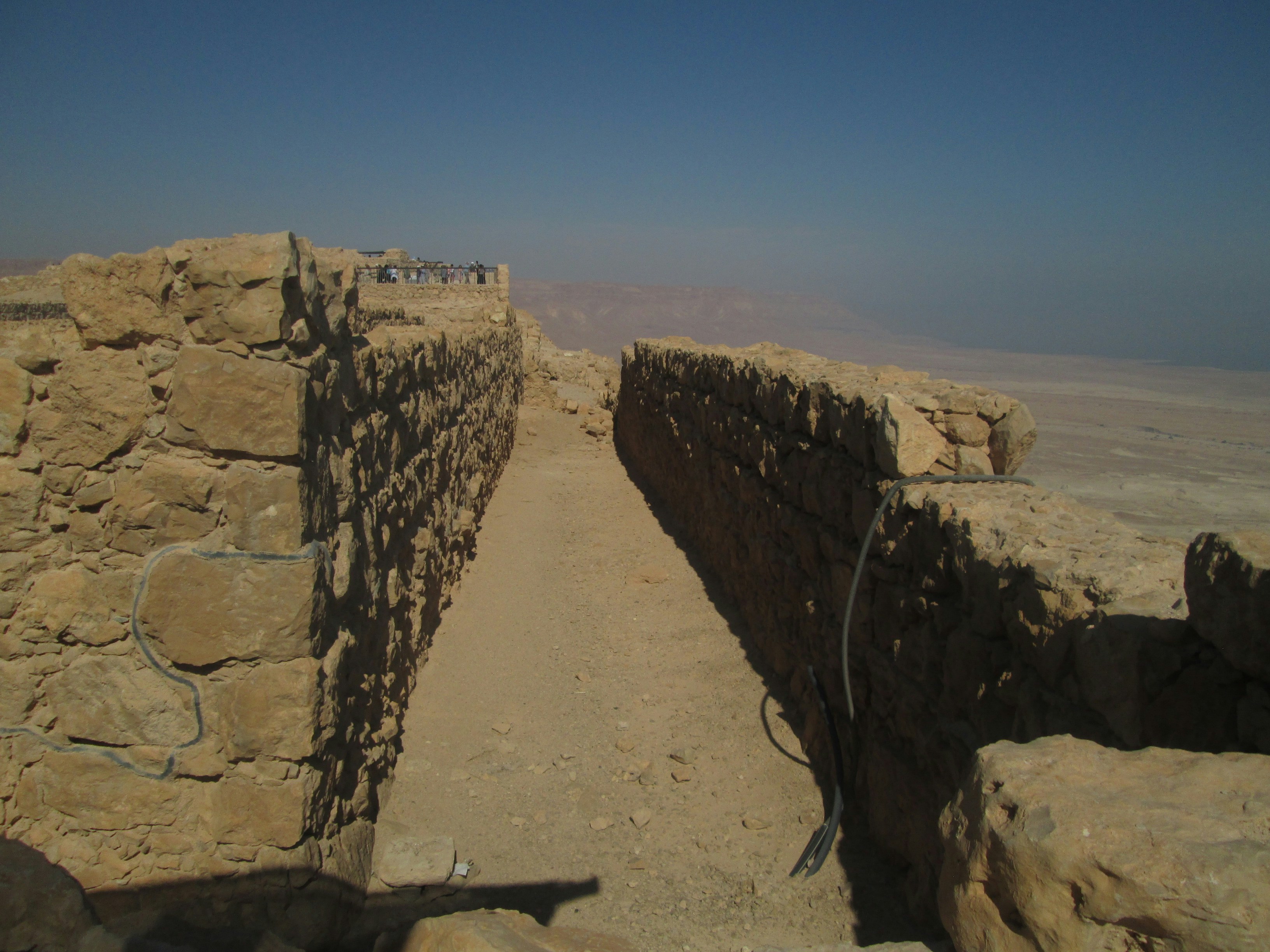 A stone wall in the middle of a desert